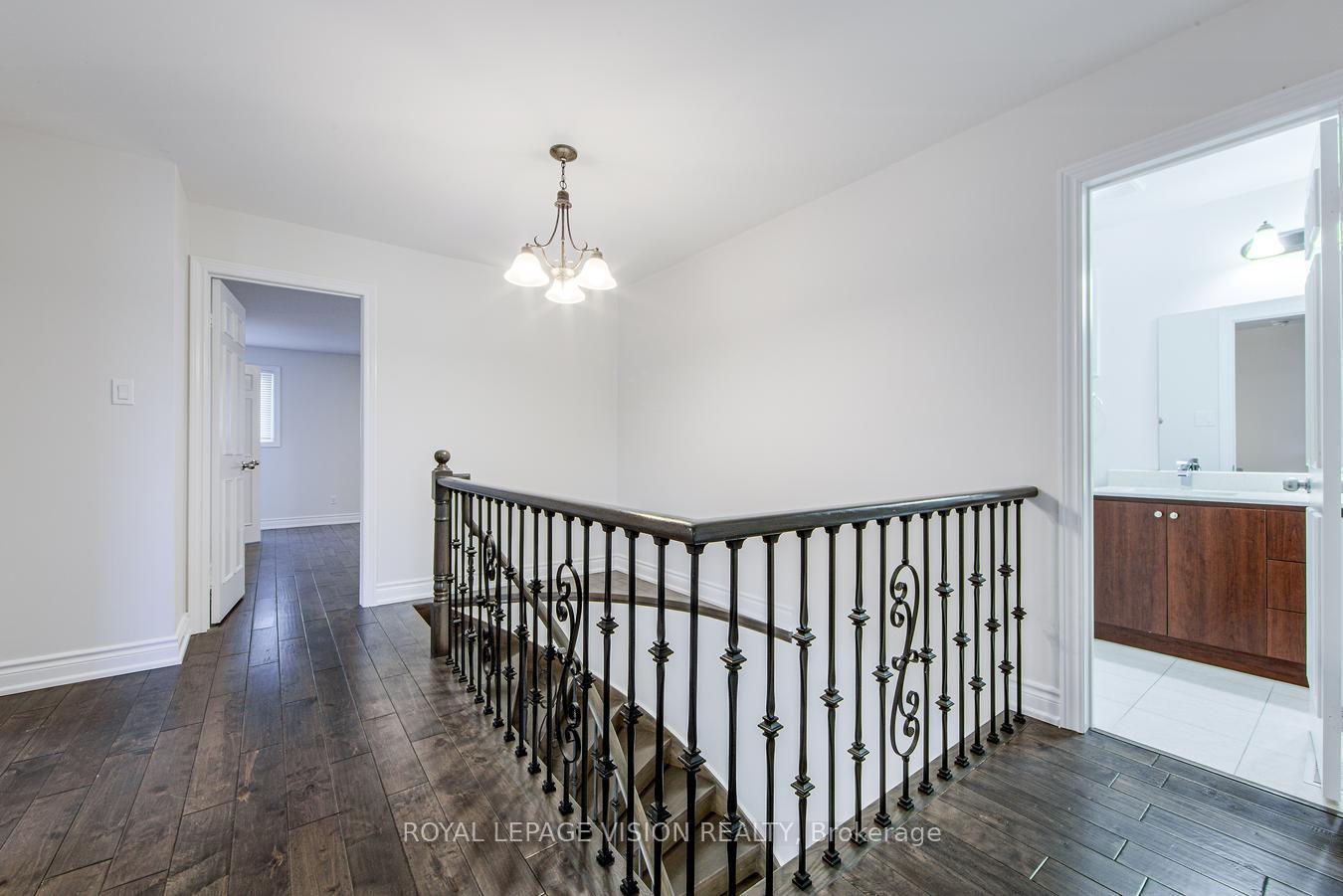 Photo 15 of 71 Sterling Crescent, Vaughan, Maple — HOMEH