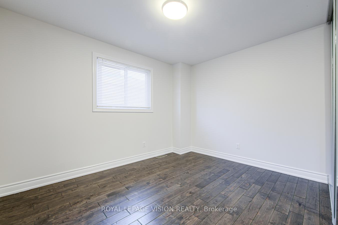 Photo 17 of 71 Sterling Crescent, Vaughan, Maple — HOMEH