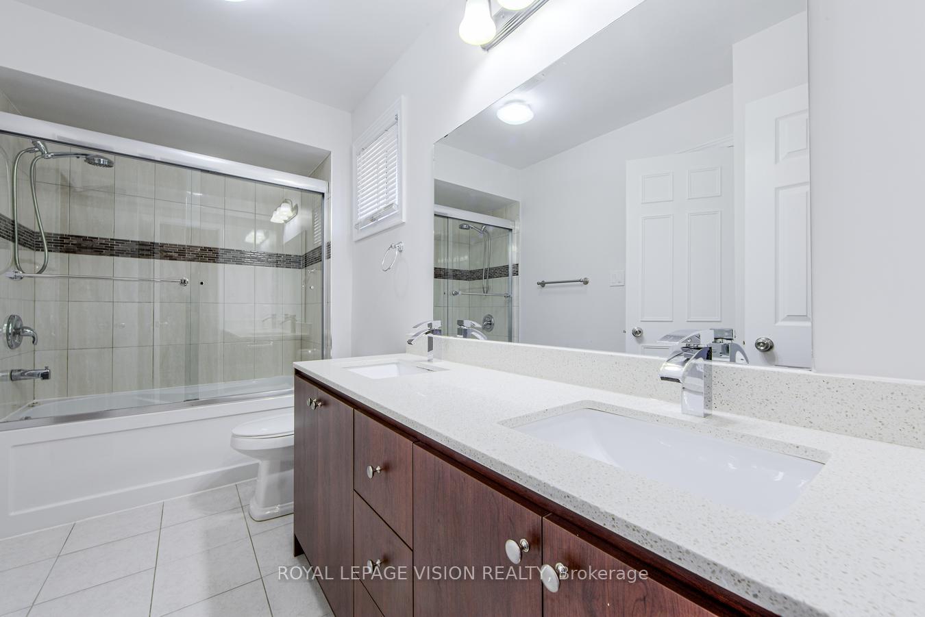 Photo 19 of 71 Sterling Crescent, Vaughan, Maple — HOMEH