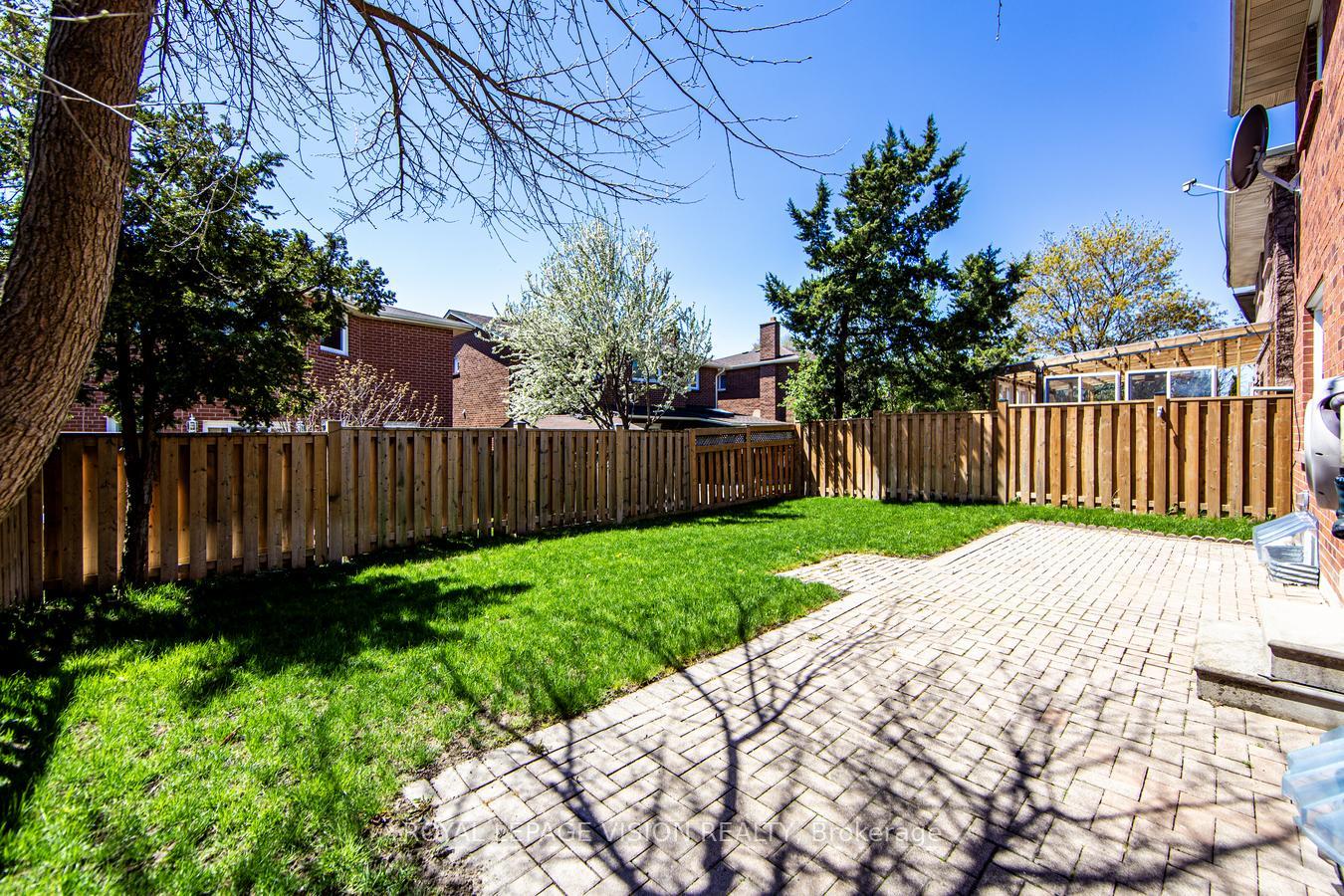 Photo 28 of 71 Sterling Crescent, Vaughan, Maple — HOMEH