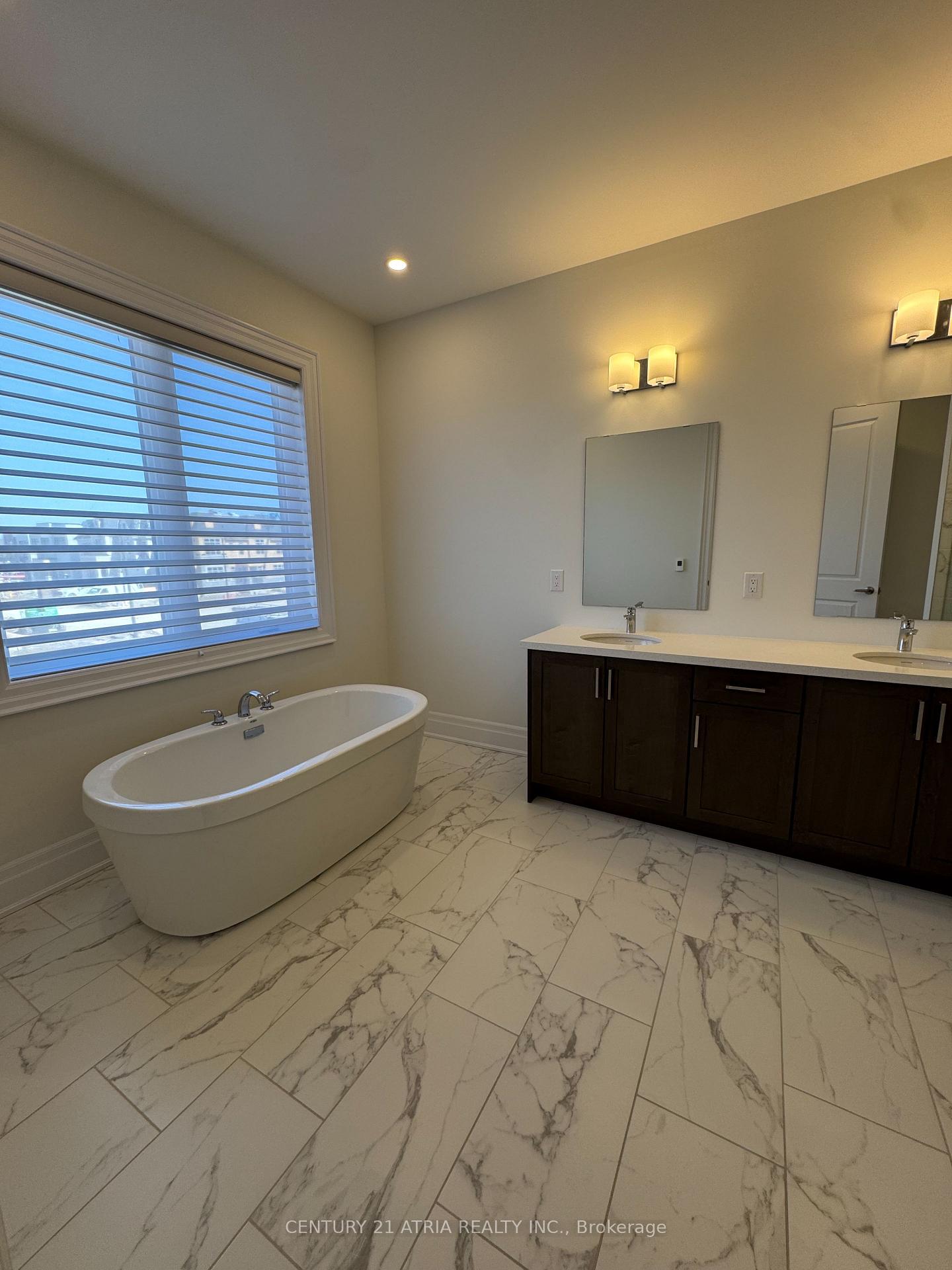 Photo 10 of 2 Ernest Jones Drive, Markham, Angus Glen — HOMEH