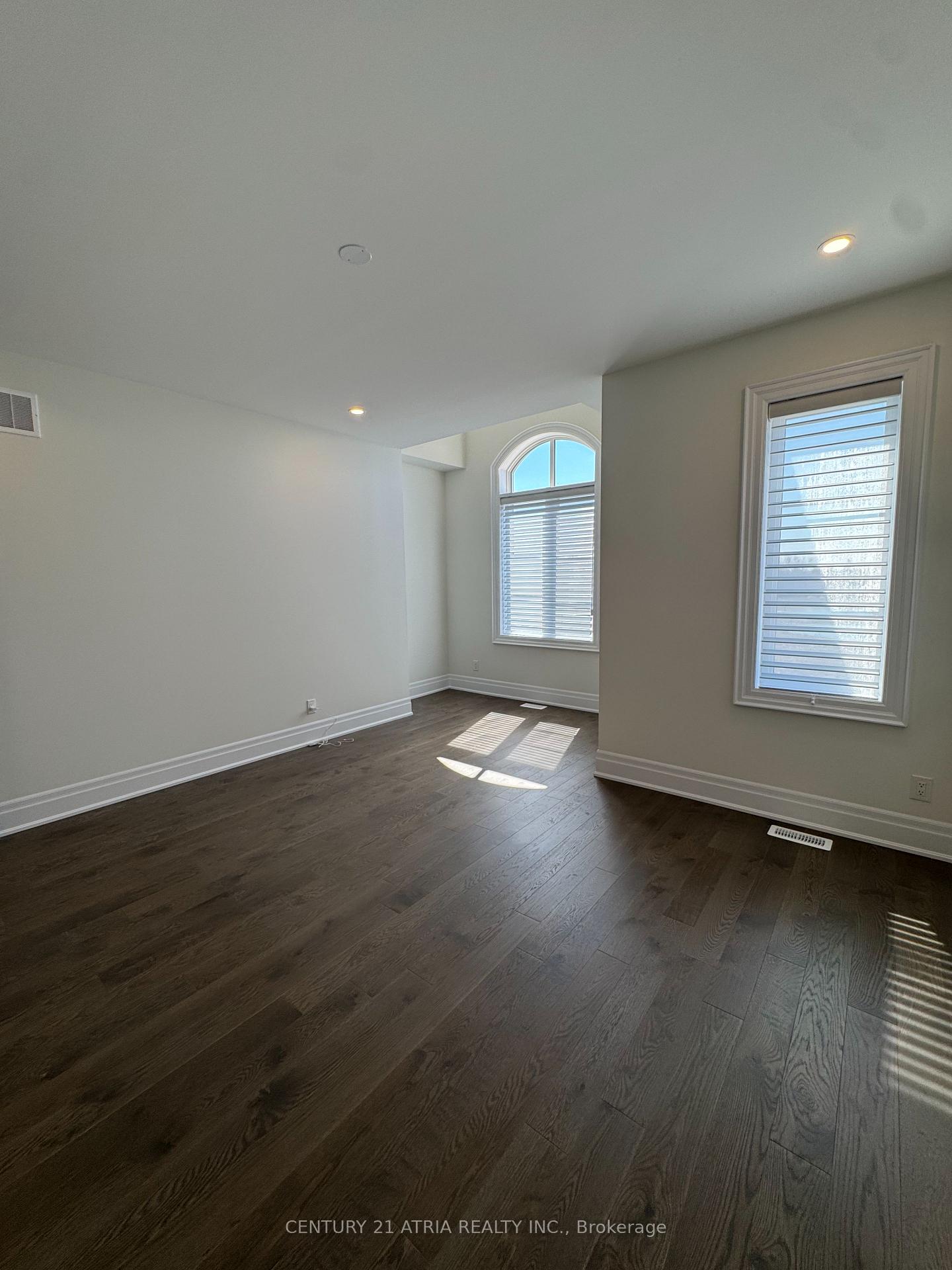 Photo 4 of 2 Ernest Jones Drive, Markham, Angus Glen — HOMEH