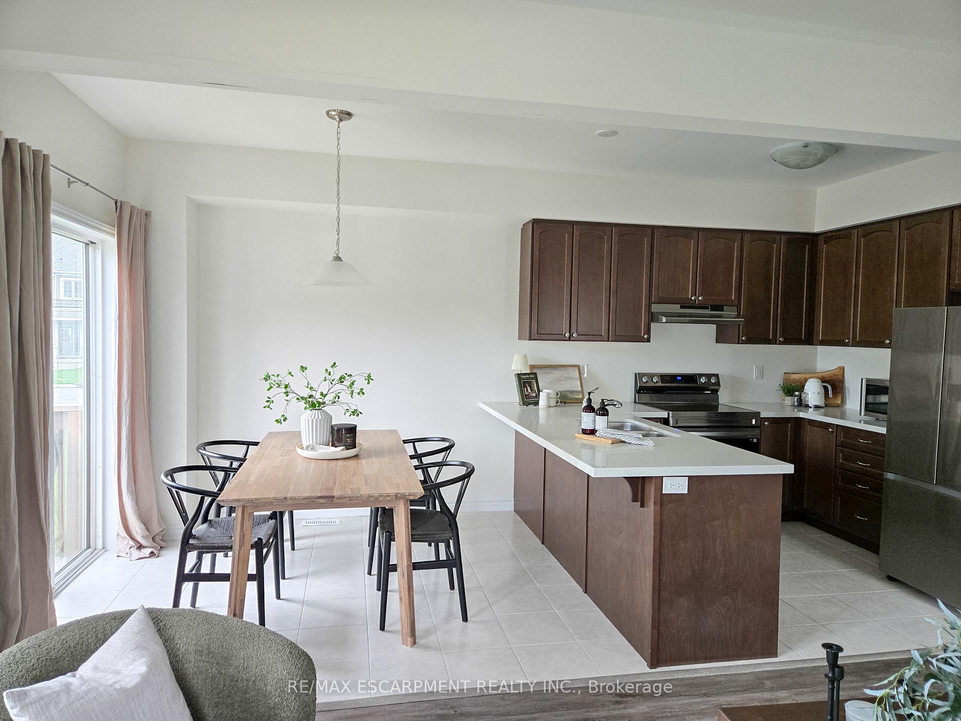Photo 3 of Unit 118, 305 Garner Road W, Hamilton, Ancaster — HOMEH