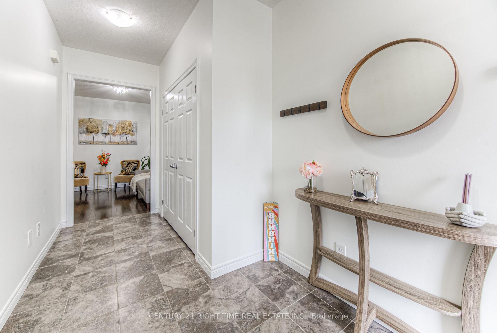 Photo 6 of 382 Beechdrops Drive, Waterloo, Vista Hills — HOMEH