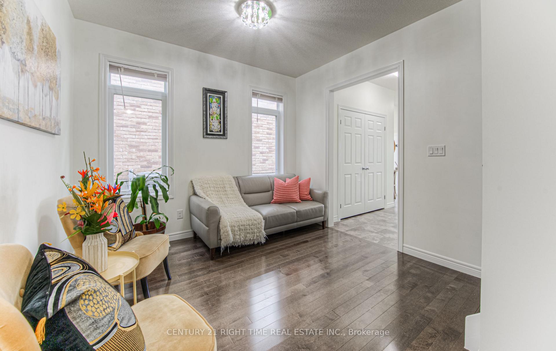 Photo 5 of 382 Beechdrops Drive, Waterloo, Vista Hills — HOMEH