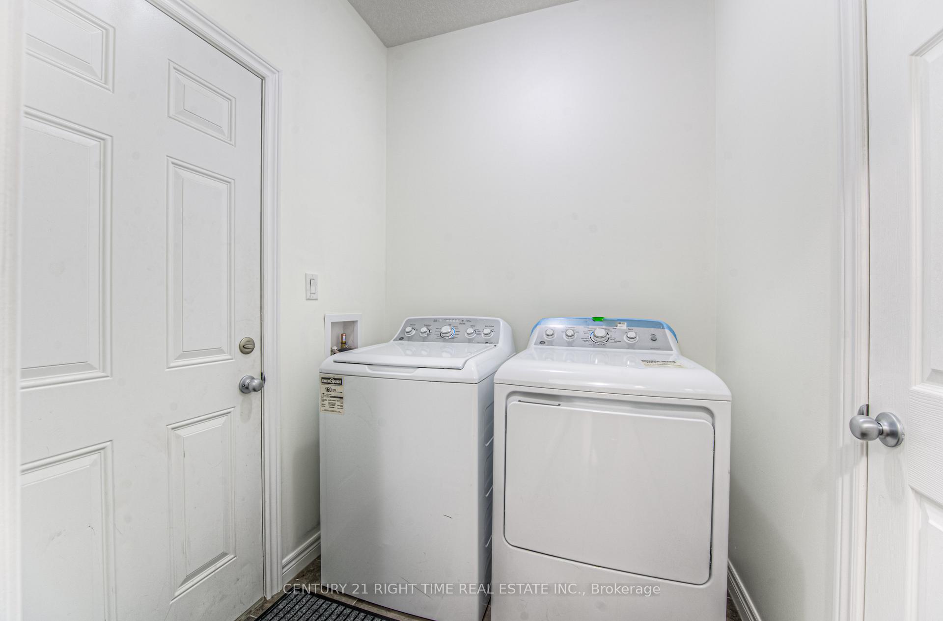 Photo 2 of 382 Beechdrops Drive, Waterloo, Vista Hills — HOMEH