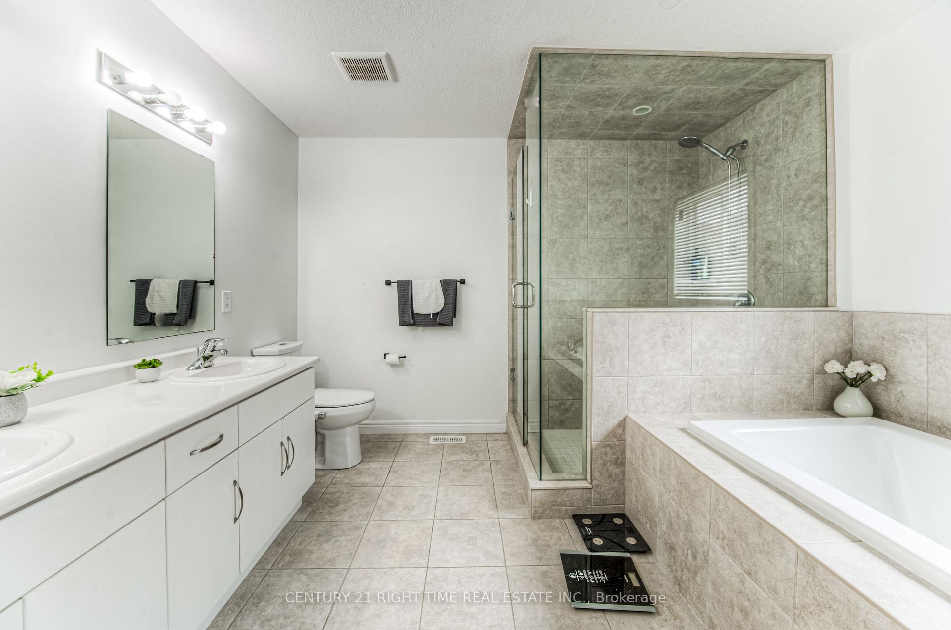 Photo 21 of 382 Beechdrops Drive, Waterloo, Vista Hills — HOMEH
