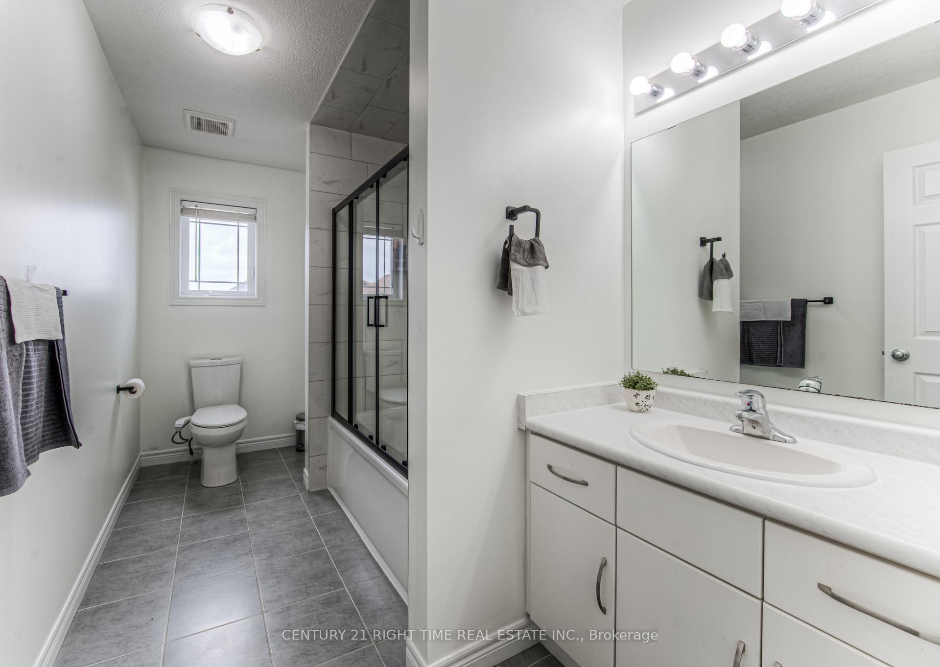Photo 24 of 382 Beechdrops Drive, Waterloo, Vista Hills — HOMEH