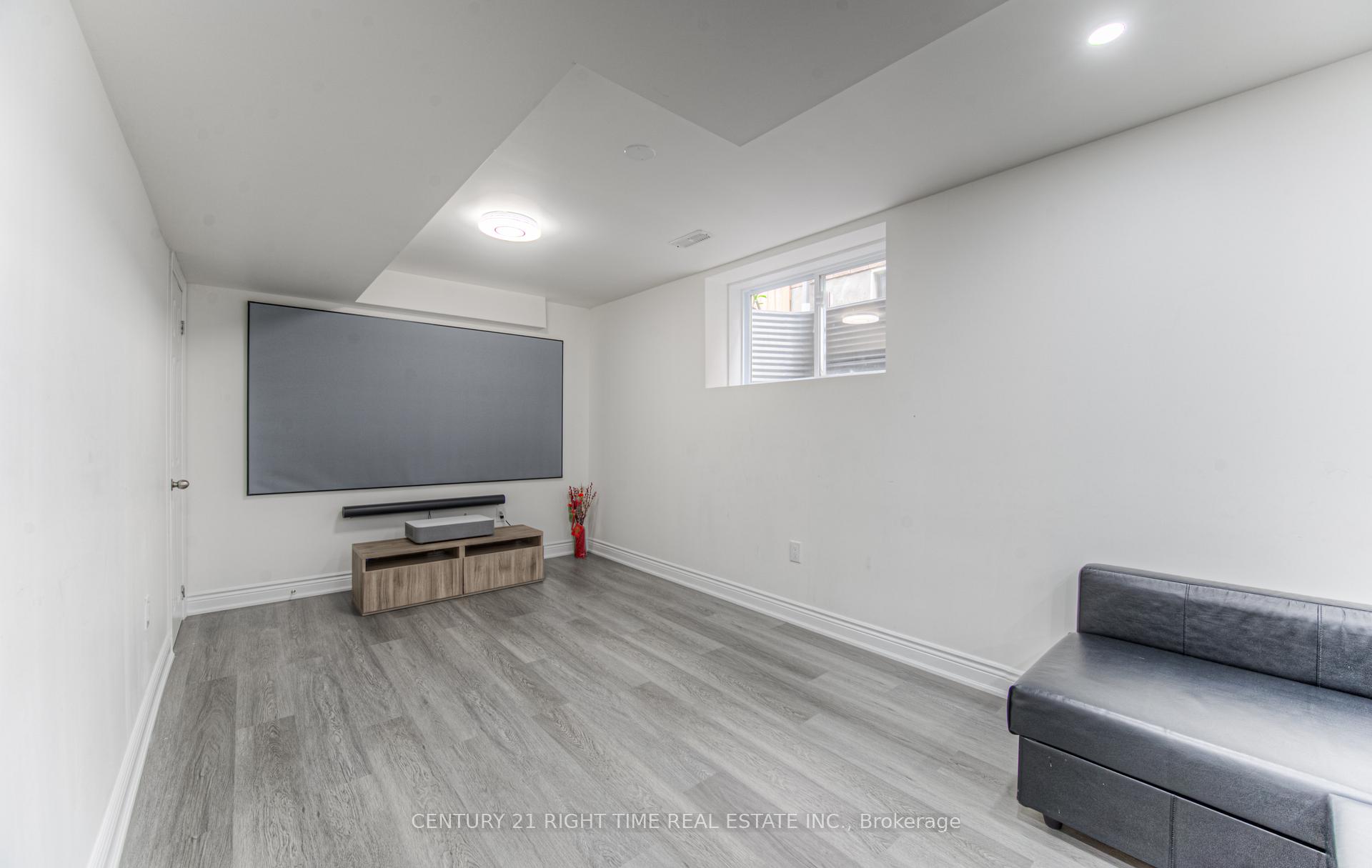 Photo 27 of 382 Beechdrops Drive, Waterloo, Vista Hills — HOMEH