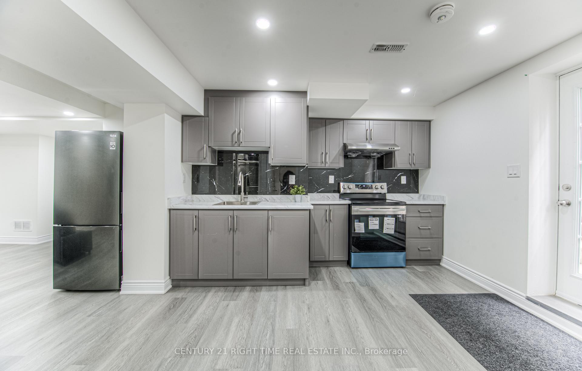 Photo 25 of 382 Beechdrops Drive, Waterloo, Vista Hills — HOMEH