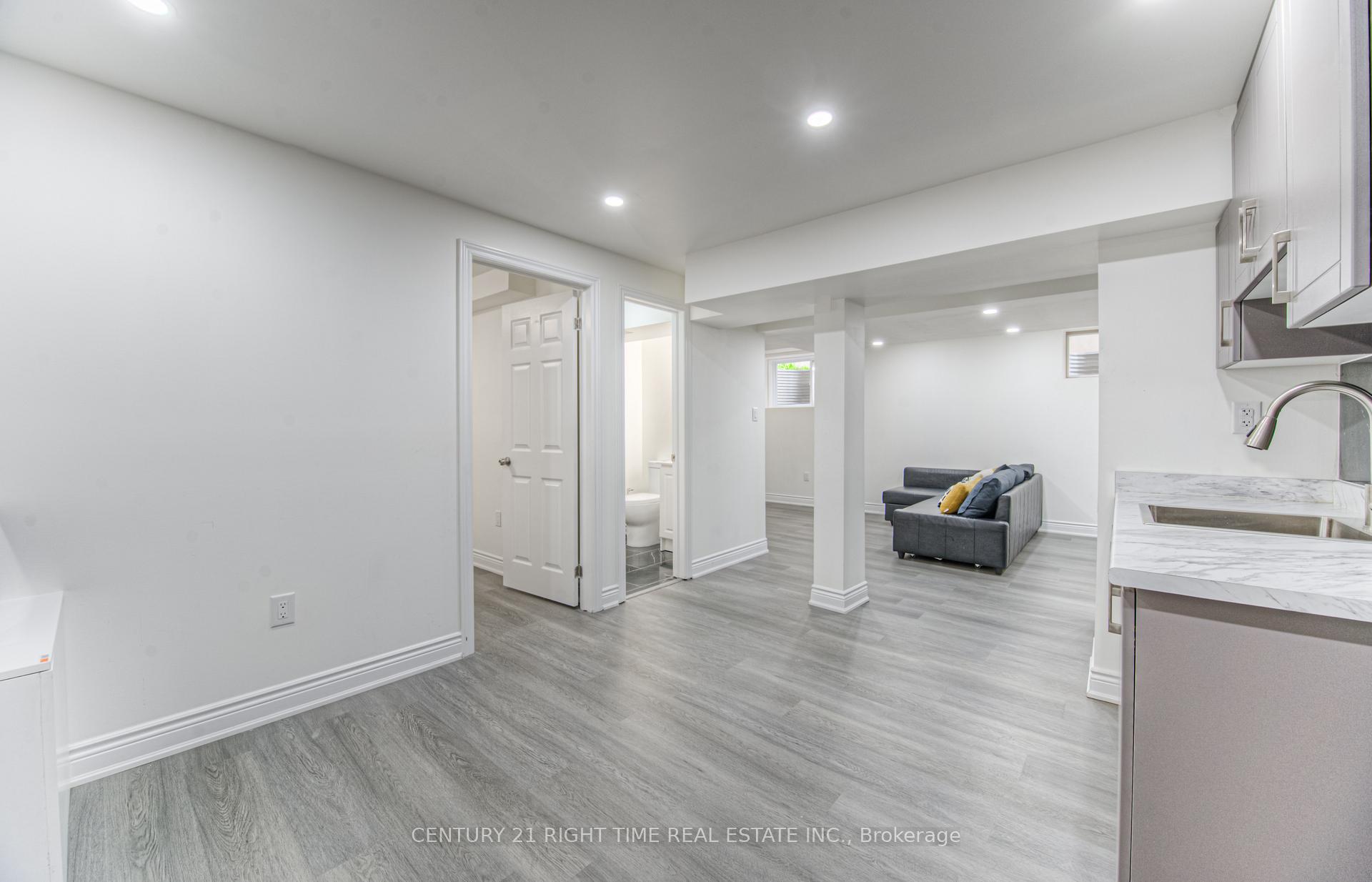 Photo 47 of 382 Beechdrops Drive, Waterloo, Vista Hills — HOMEH