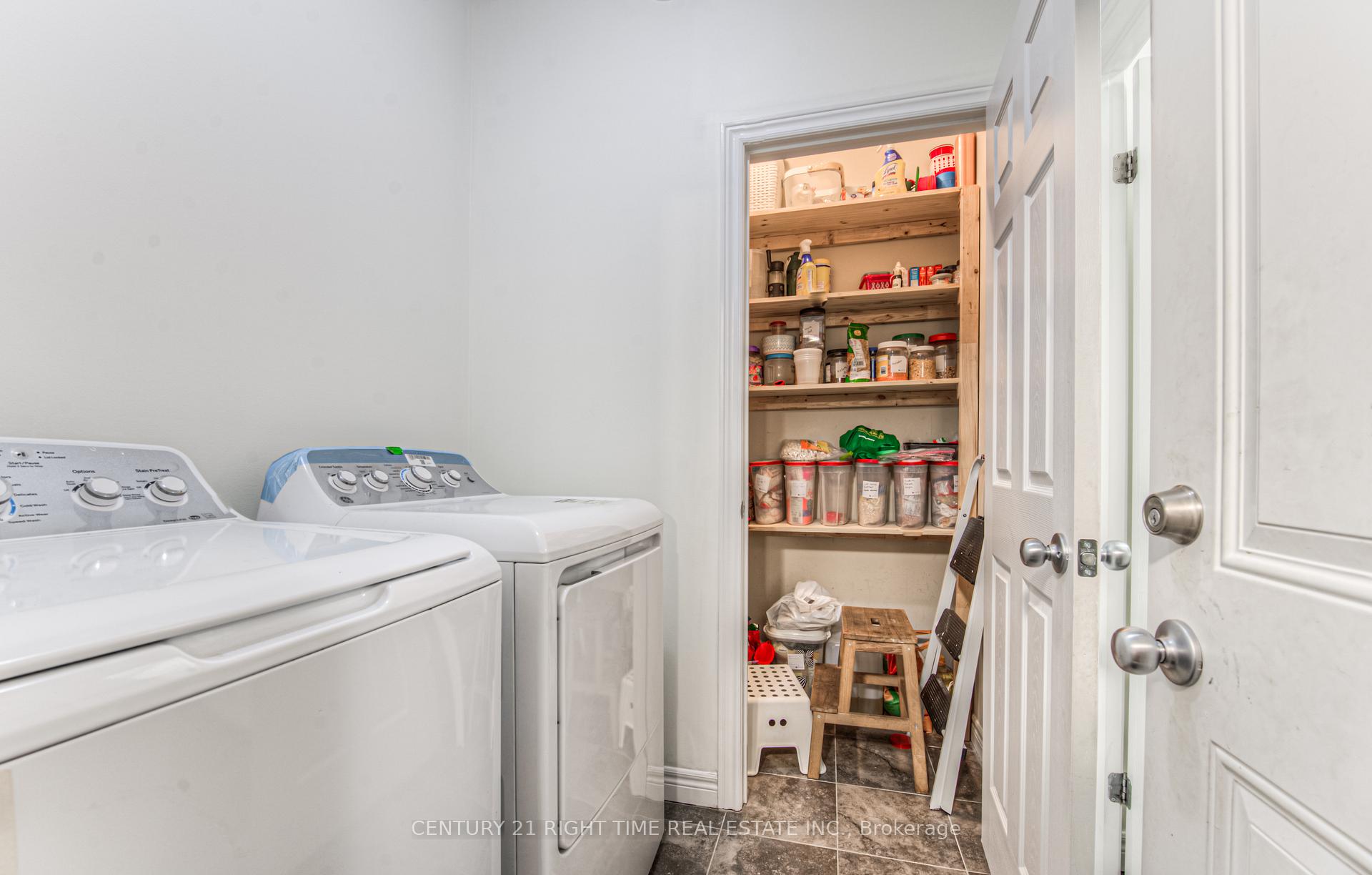 Photo 41 of 382 Beechdrops Drive, Waterloo, Vista Hills — HOMEH