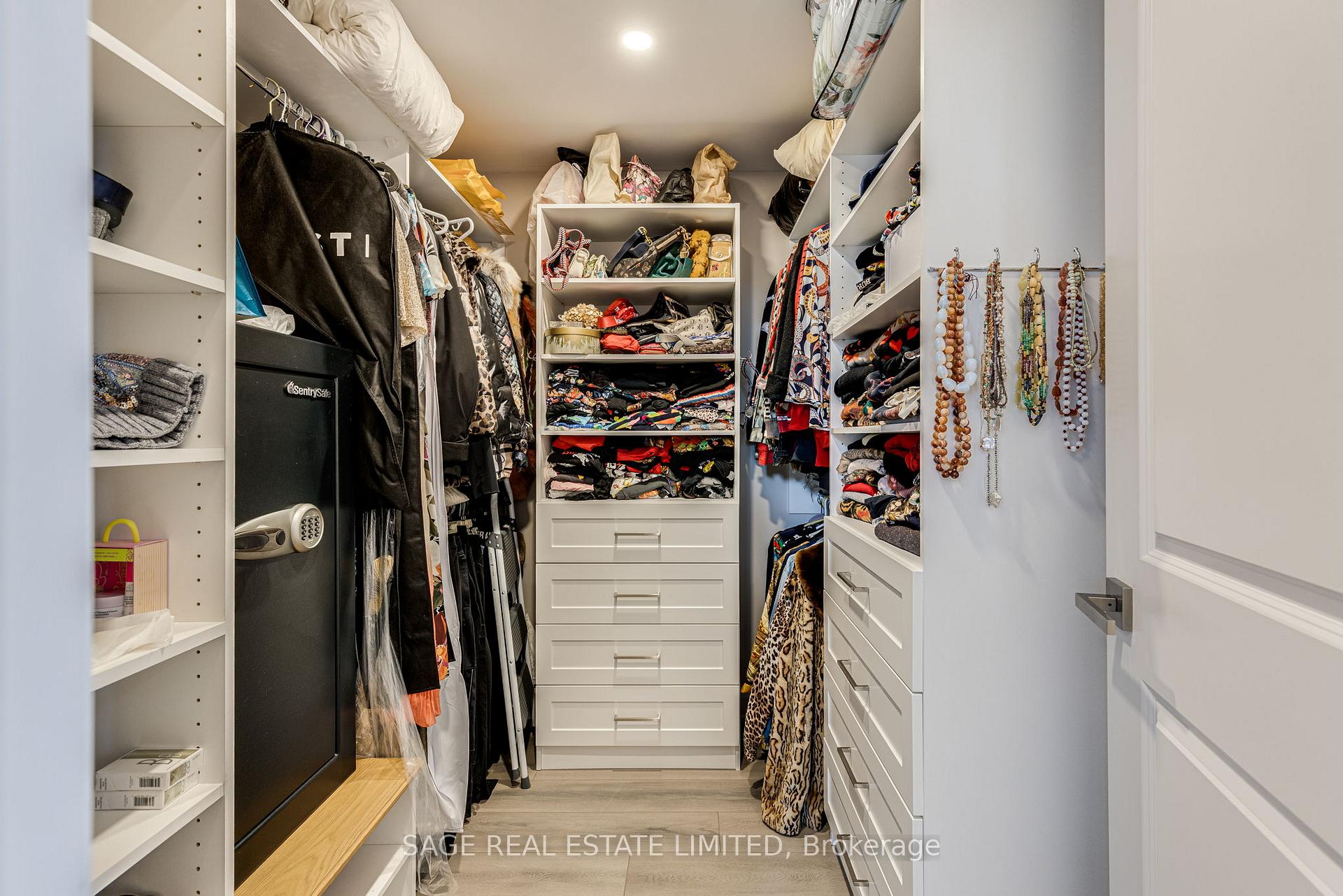 Photo 18 of Unit 216, 10 Gatineau Drive, Vaughan, Beverley Glen — HOMEH