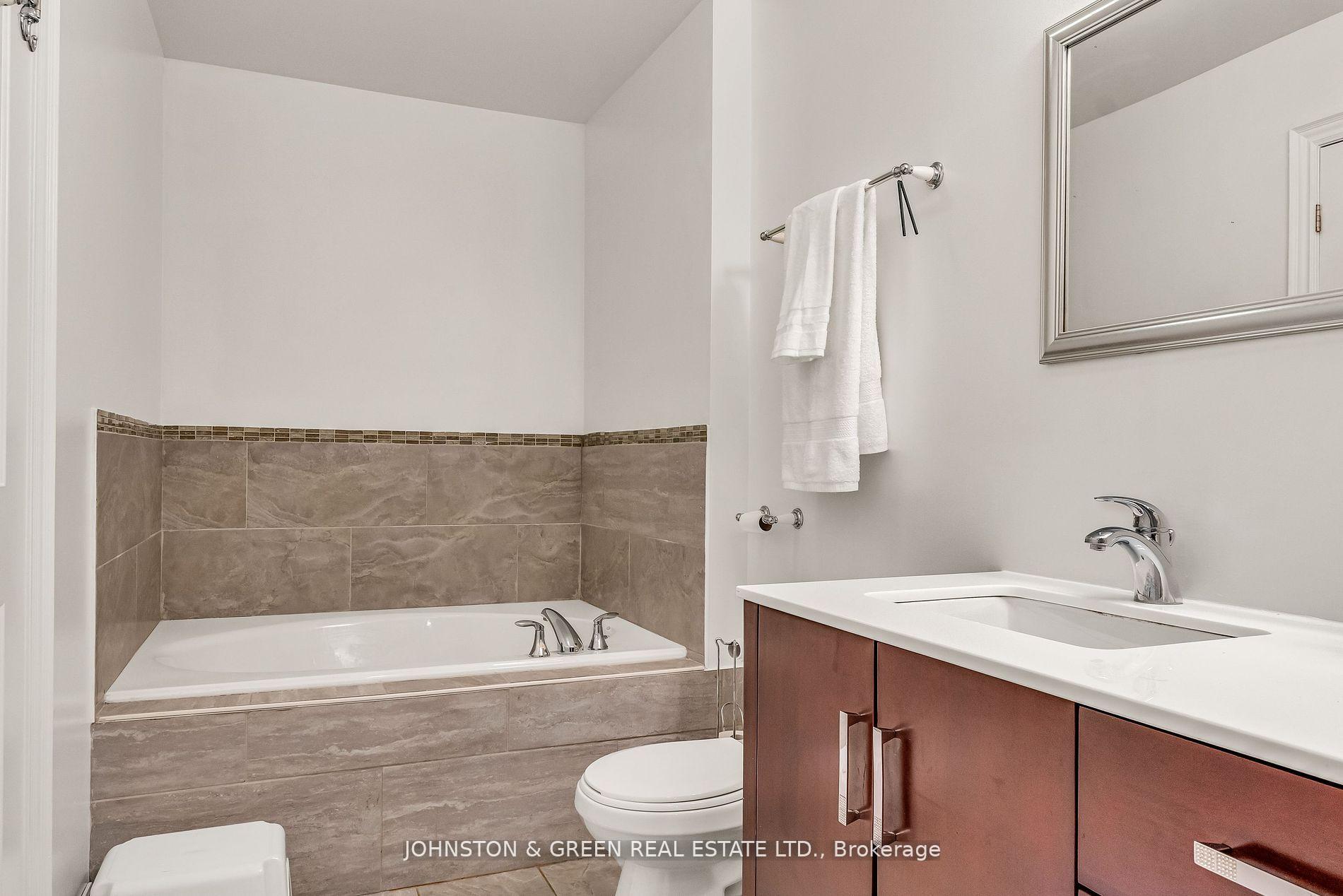 Photo 25 of 294 Oak Park Avenue, Toronto, East York — HOMEH