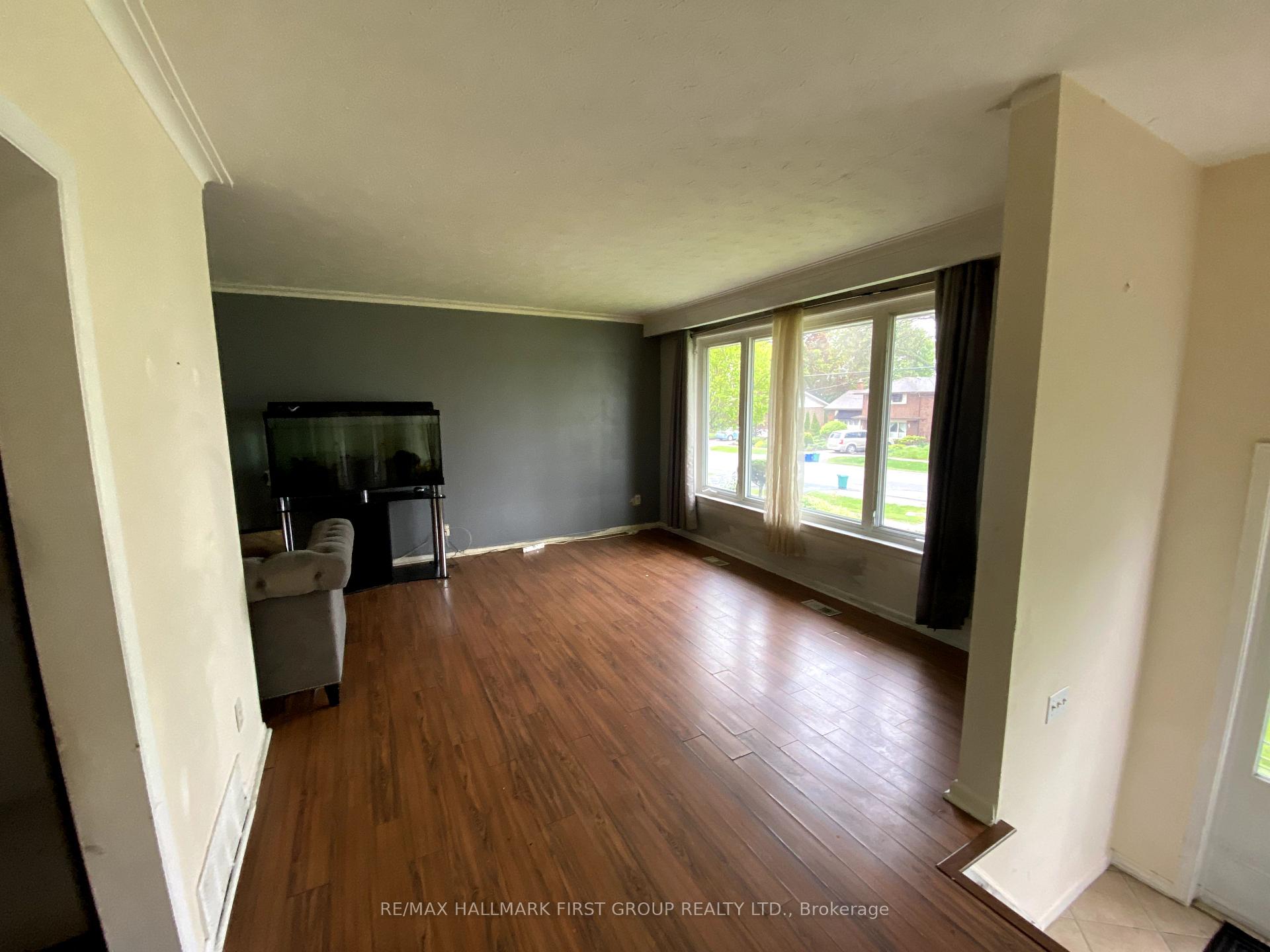 Photo 9 of 115 Bowman Avenue, Whitby, Blue Grass Meadows — HOMEH