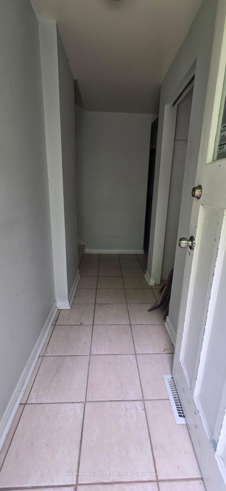 Photo 4 of Unit LOWER, 18 Tullamore Road, Brampton, Brampton East — HOMEH