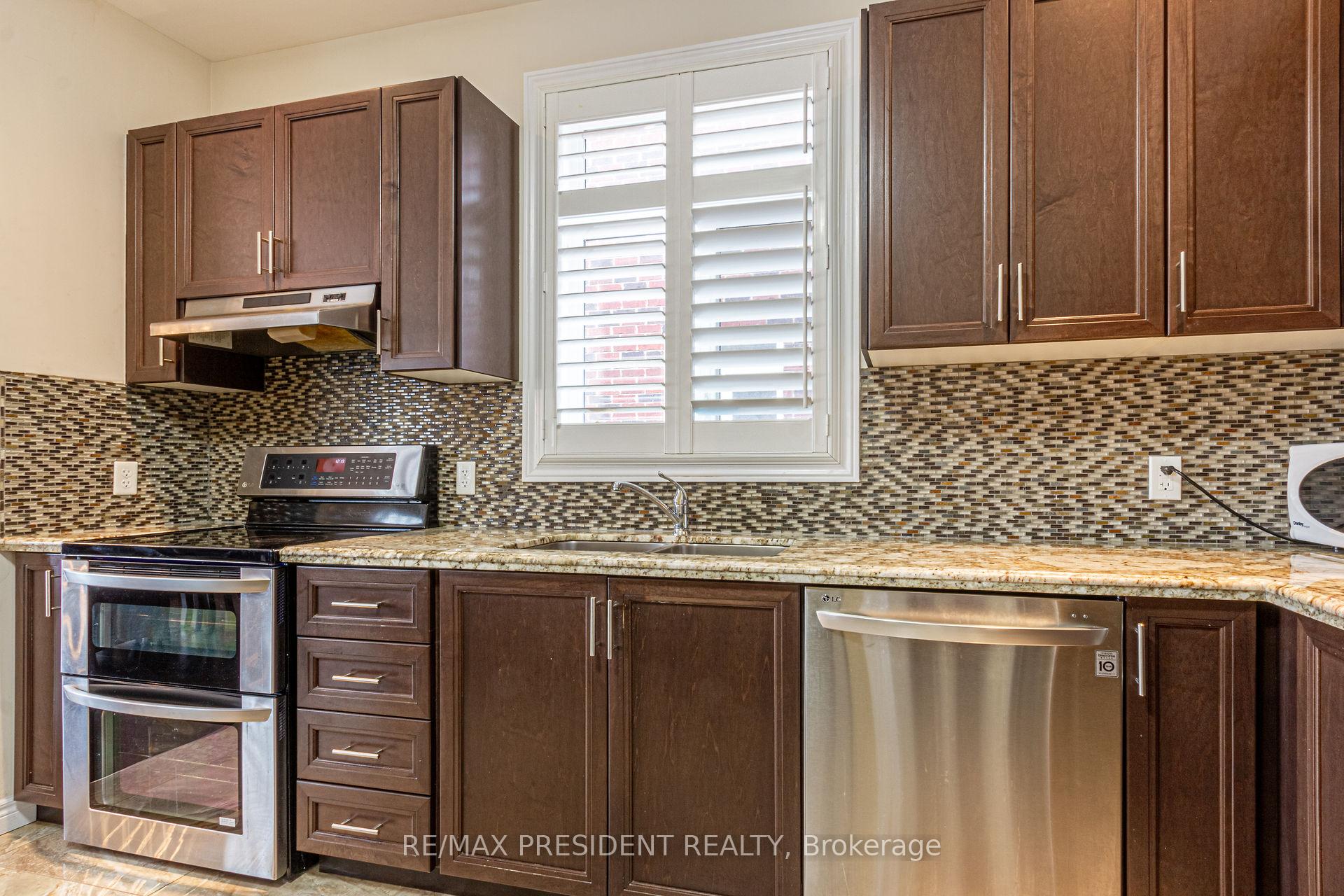 Photo 7 of 259 Winterberry Drive, Hamilton, Stoney Creek — HOMEH