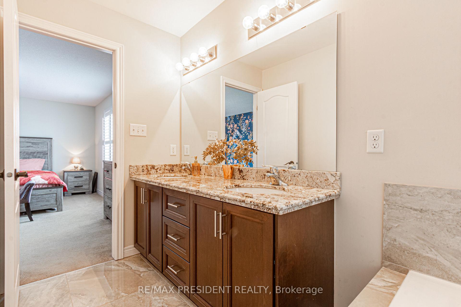 Photo 24 of 259 Winterberry Drive, Hamilton, Stoney Creek — HOMEH