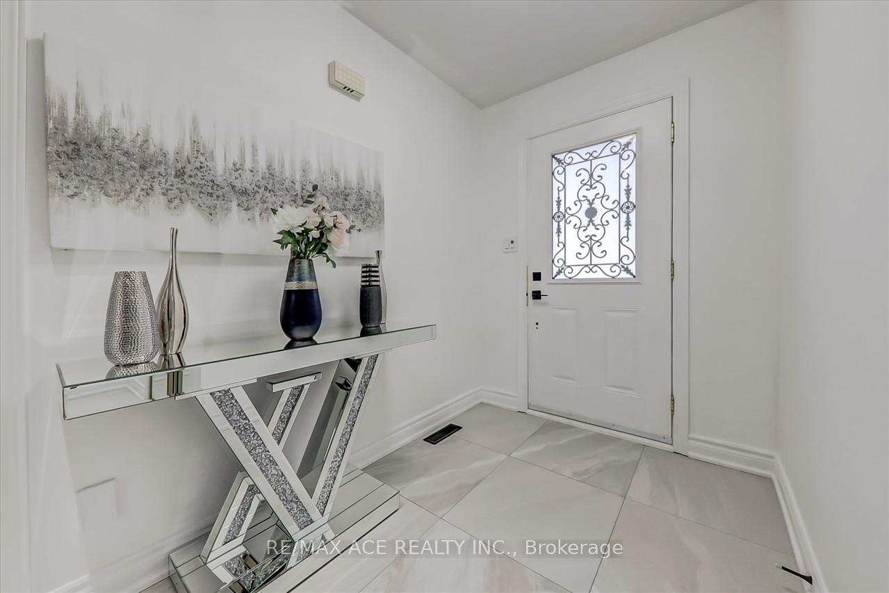 Photo 8 of 1579 Heathside Crescent, Pickering, Liverpool — HOMEH