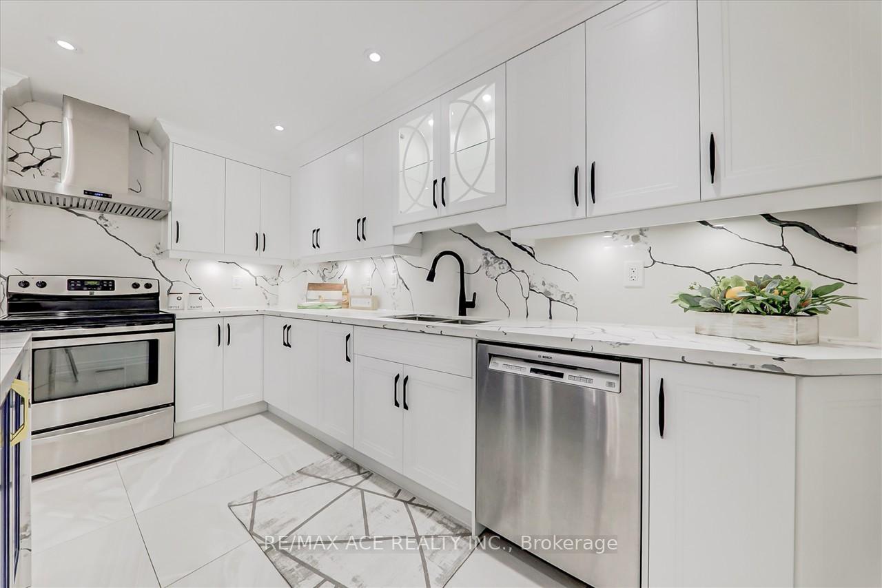 Photo 5 of 1579 Heathside Crescent, Pickering, Liverpool — HOMEH