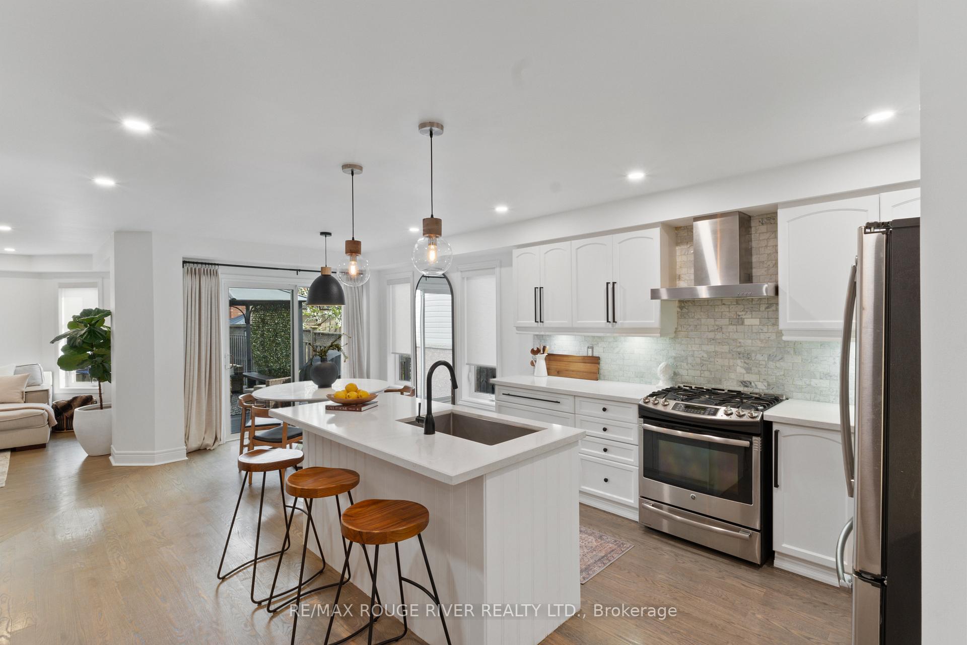Photo 8 of 39 Bathgate Crescent, Clarington, Courtice — HOMEH