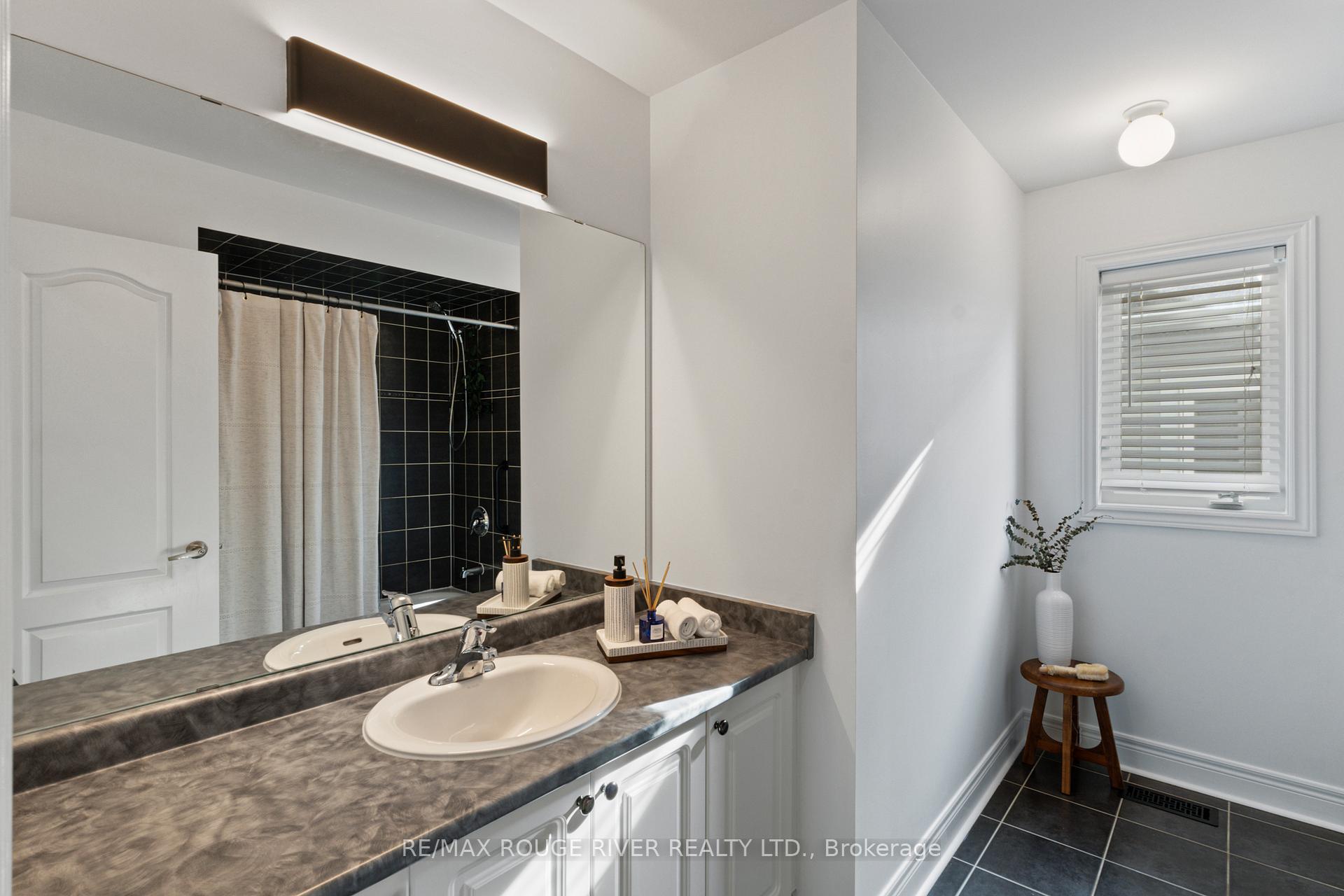 Photo 12 of 39 Bathgate Crescent, Clarington, Courtice — HOMEH