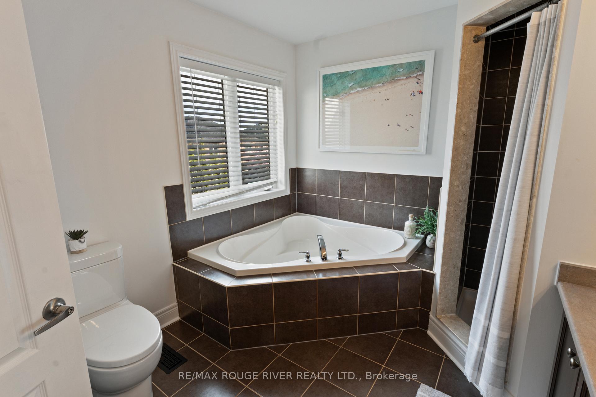 Photo 17 of 39 Bathgate Crescent, Clarington, Courtice — HOMEH