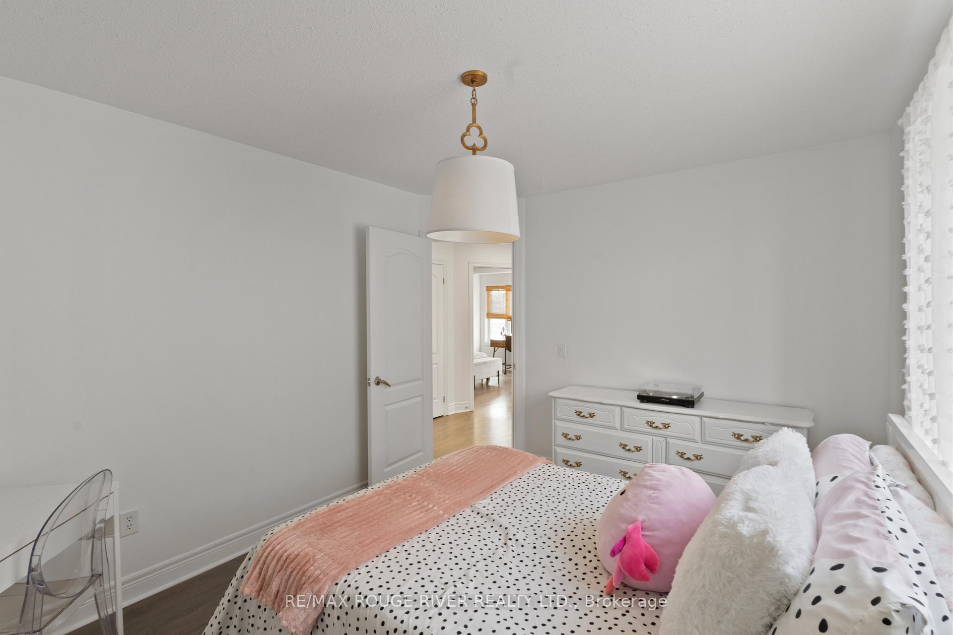 Photo 21 of 39 Bathgate Crescent, Clarington, Courtice — HOMEH