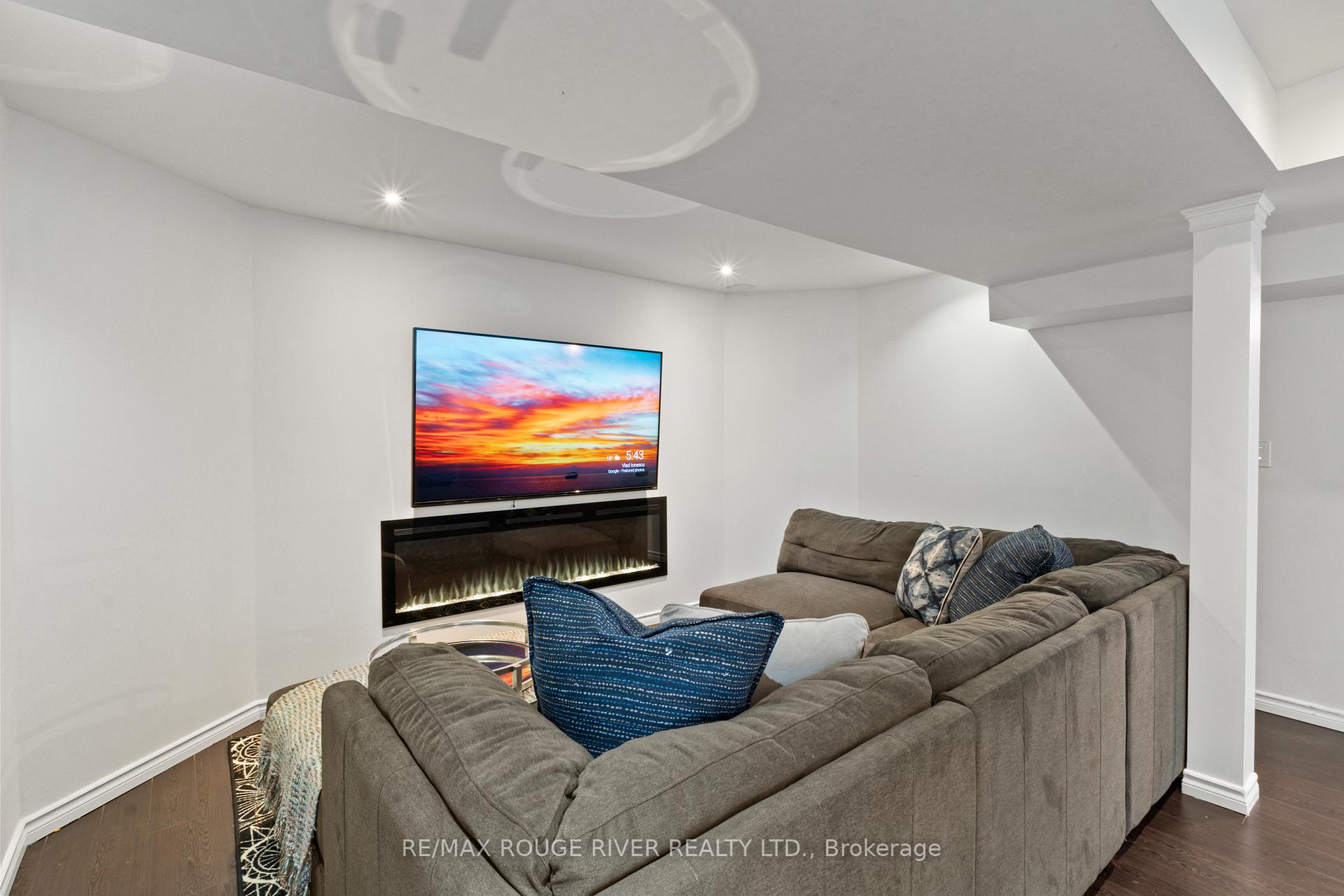 Photo 11 of 39 Bathgate Crescent, Clarington, Courtice — HOMEH