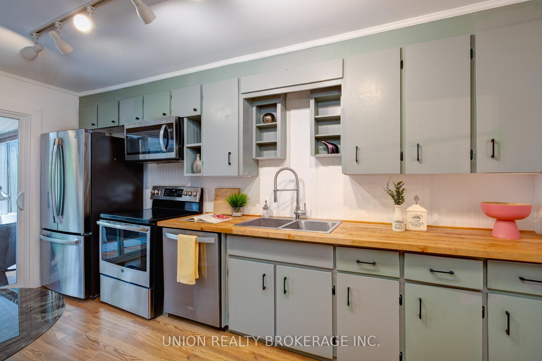 Photo 11 of 162 Rhodes Avenue, Toronto, Greenwood-Coxwell — HOMEH