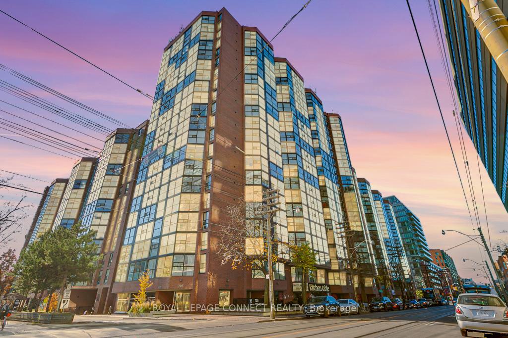 Front of Unit 1712, 705 King Street W