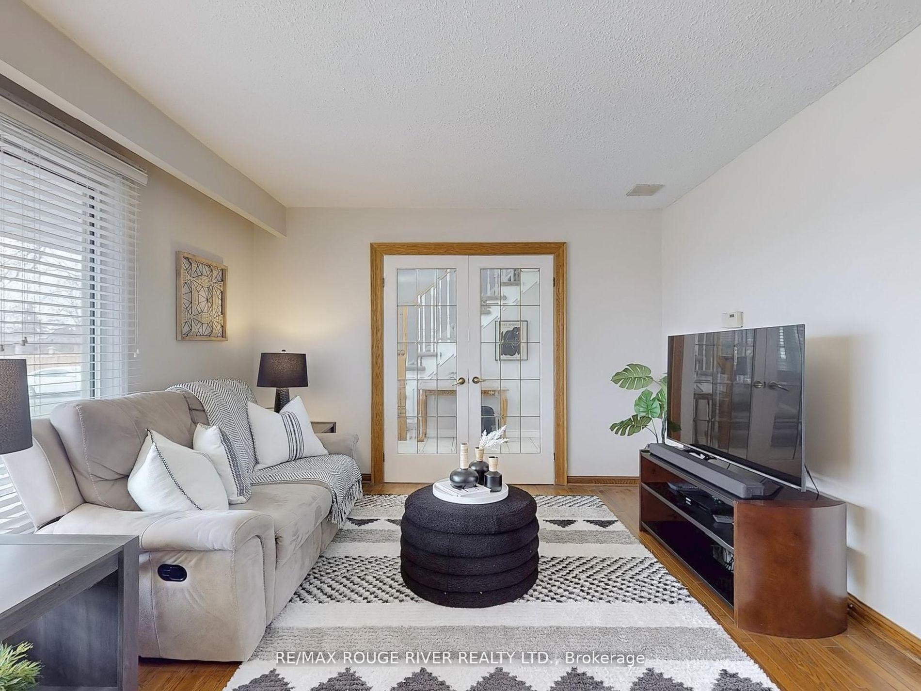 Photo 7 of 936 Cecylia Court, Pickering, West Shore — HOMEH
