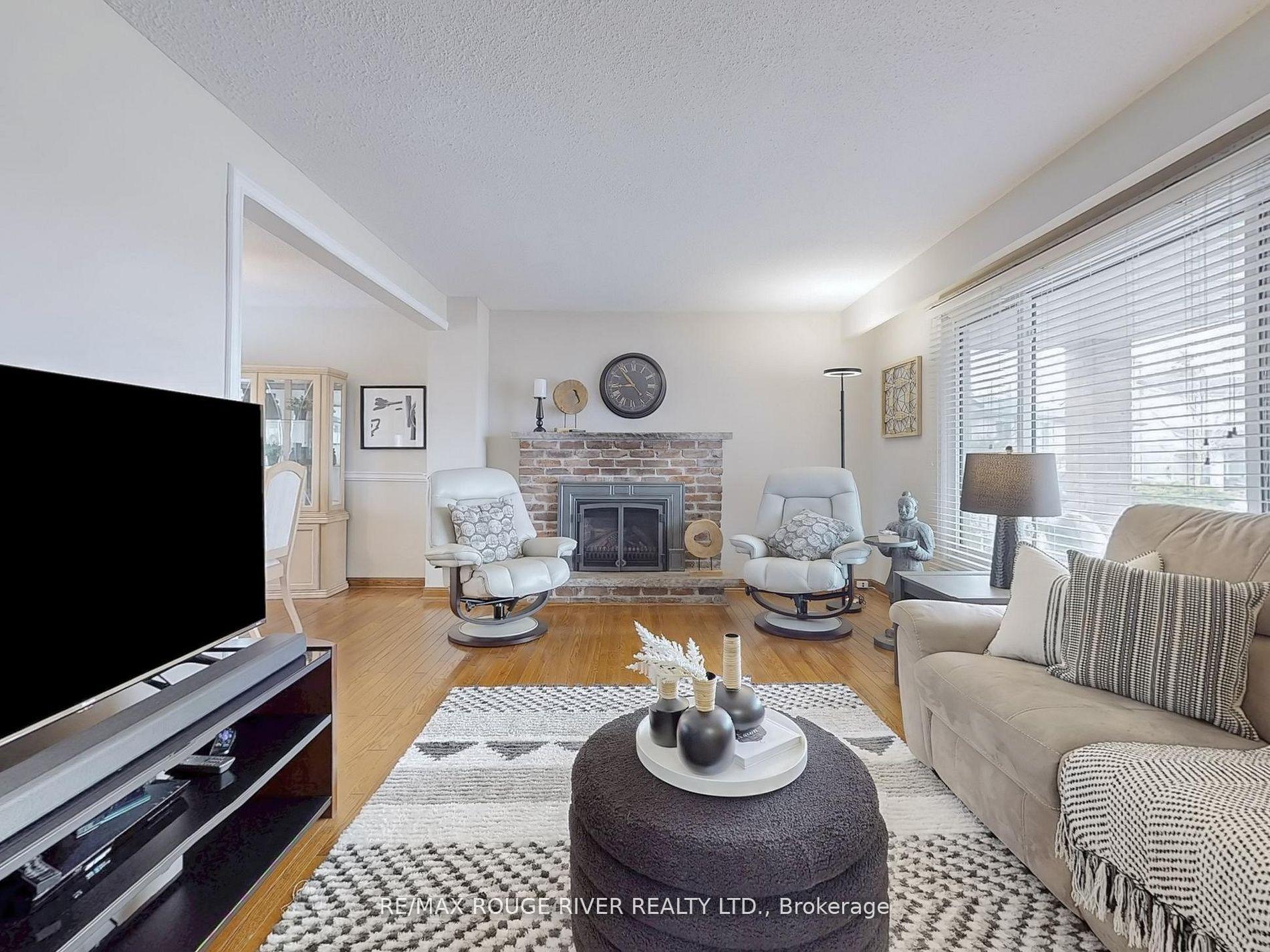 Photo 5 of 936 Cecylia Court, Pickering, West Shore — HOMEH