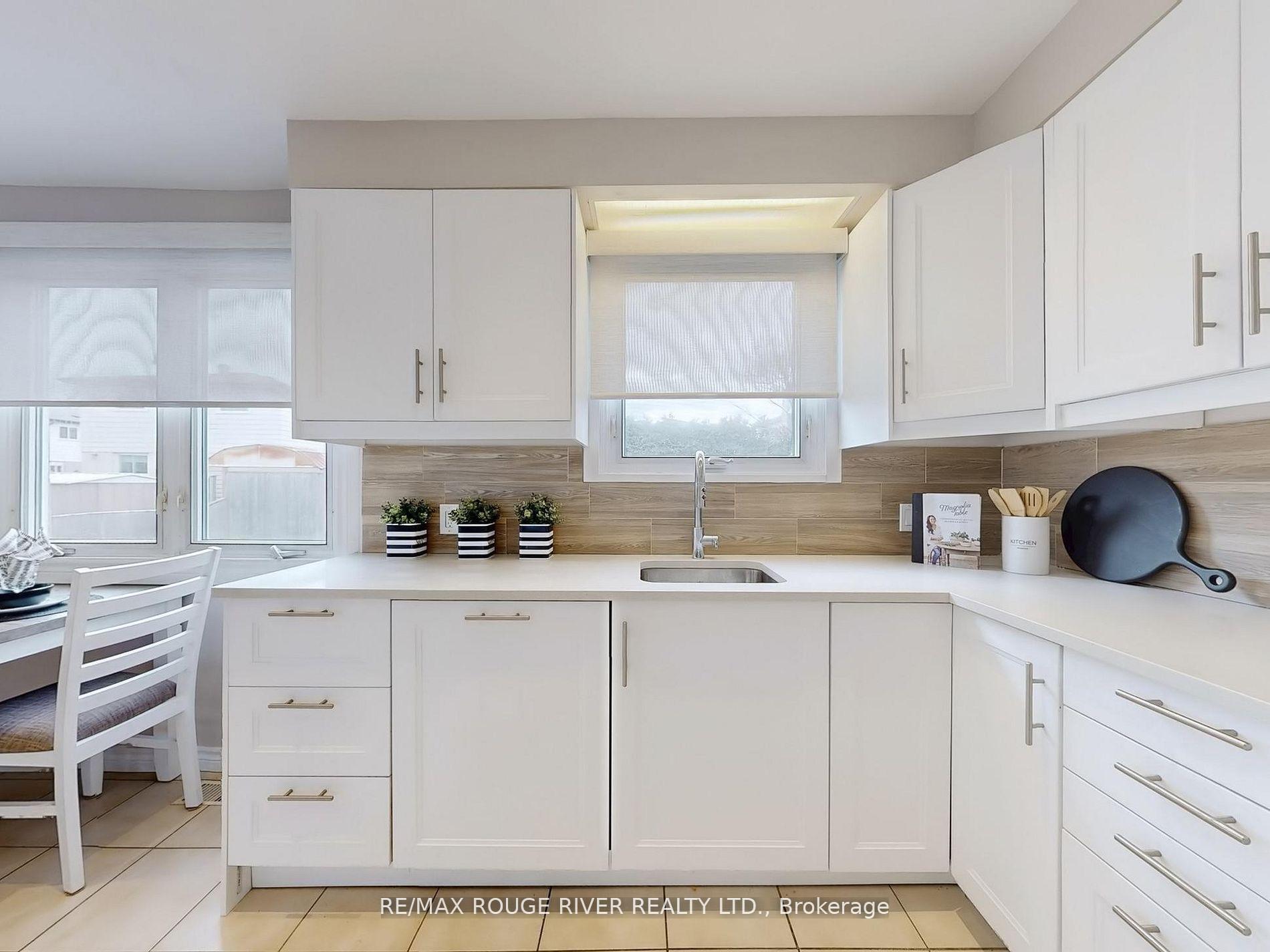 Photo 12 of 936 Cecylia Court, Pickering, West Shore — HOMEH