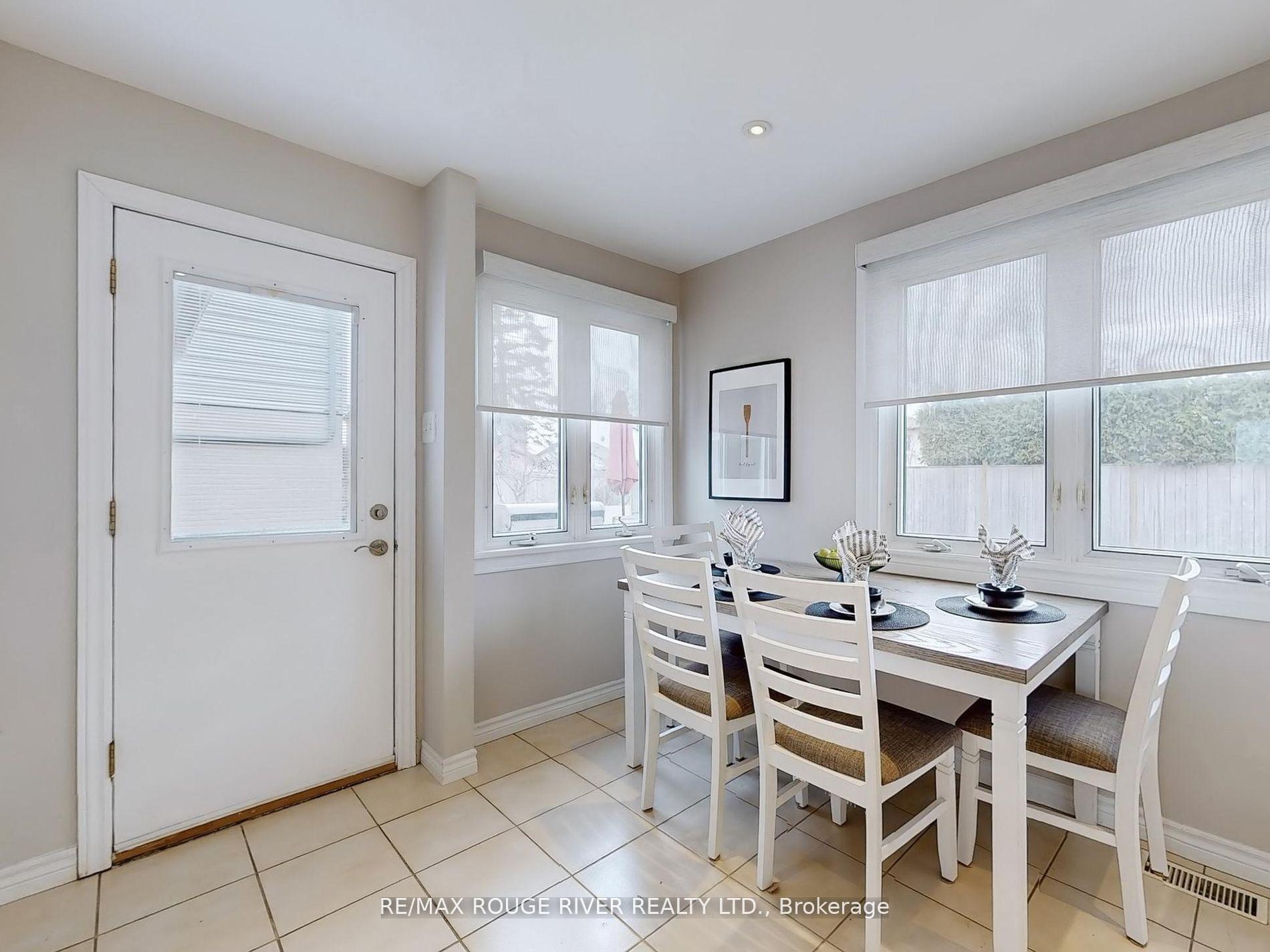 Photo 3 of 936 Cecylia Court, Pickering, West Shore — HOMEH