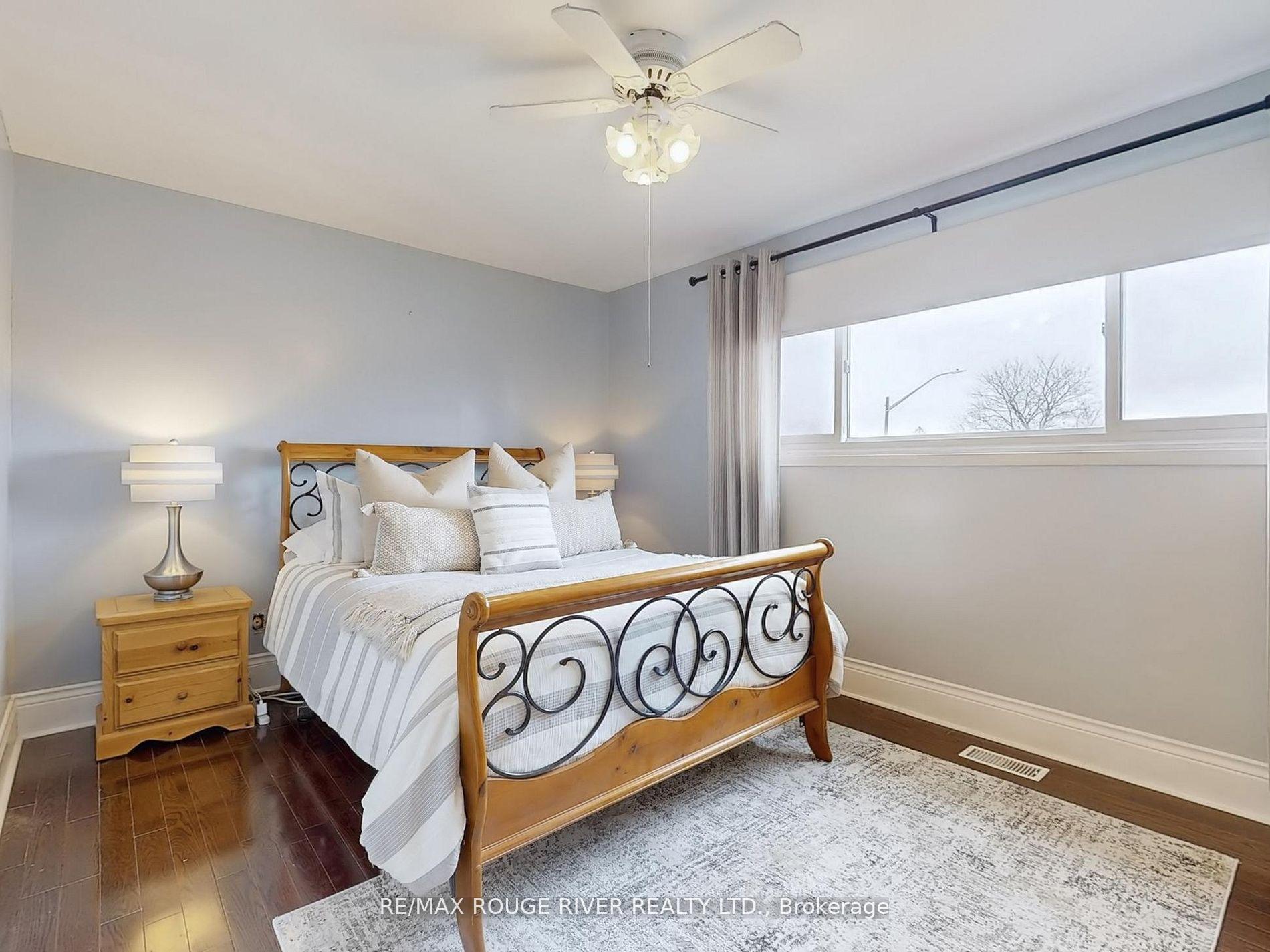 Photo 2 of 936 Cecylia Court, Pickering, West Shore — HOMEH