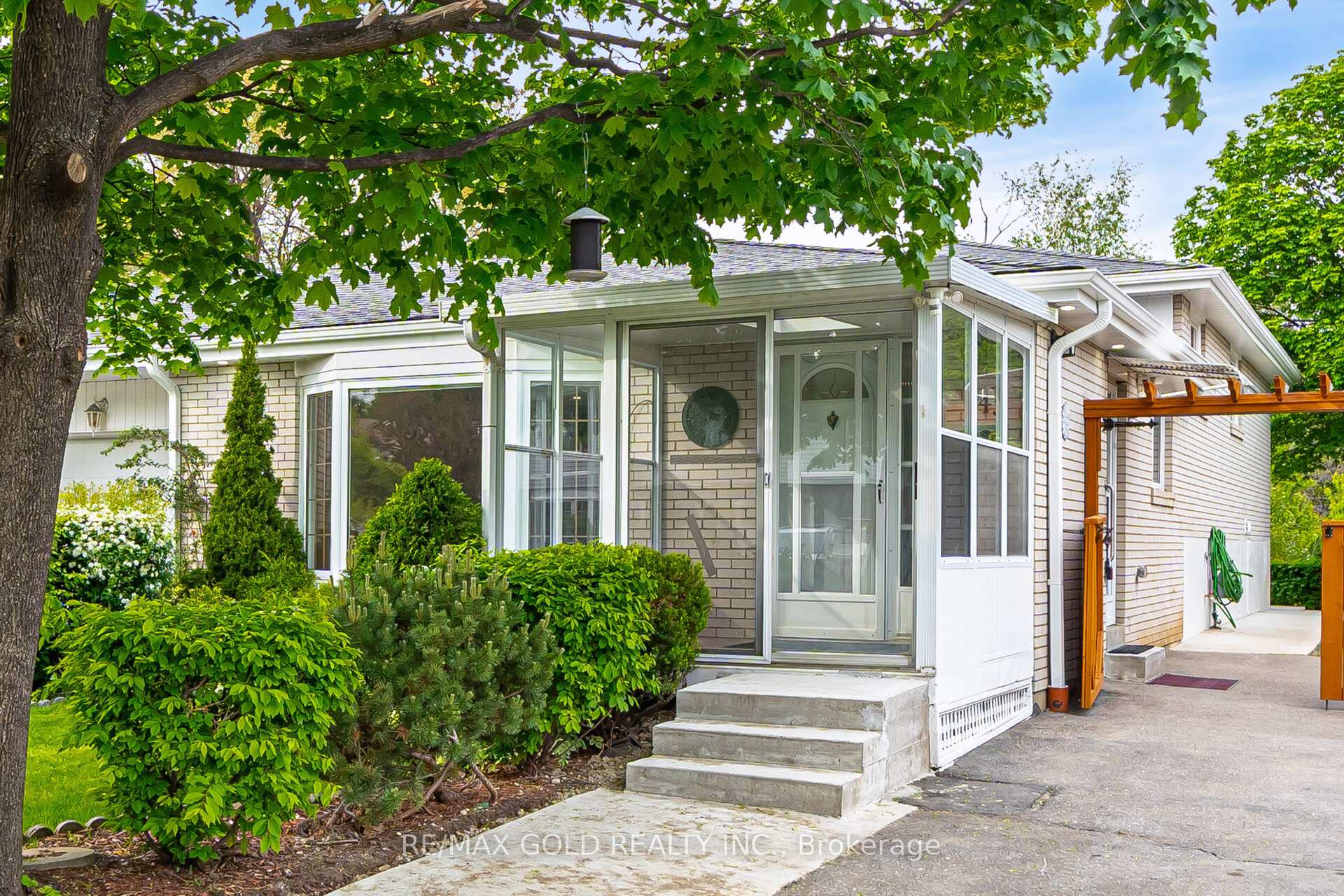 Photo 1 of 45 Darlington Crescent, Brampton, Southgate — HOMEH