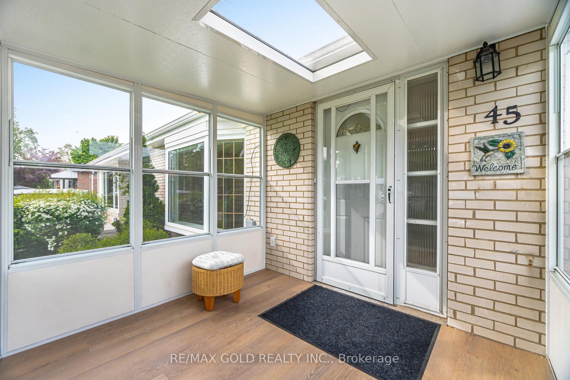 Photo 4 of 45 Darlington Crescent, Brampton, Southgate — HOMEH