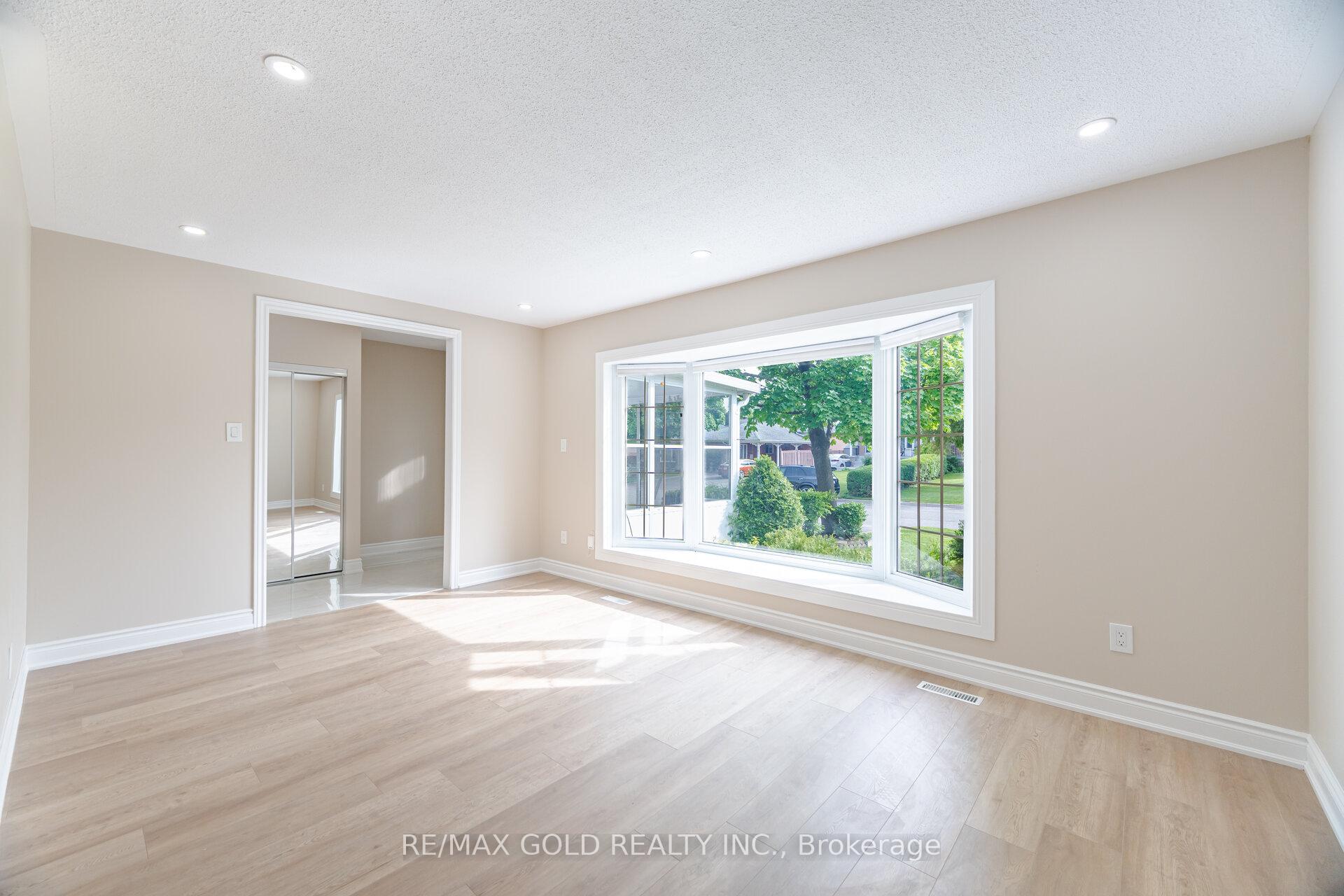 Photo 6 of 45 Darlington Crescent, Brampton, Southgate — HOMEH