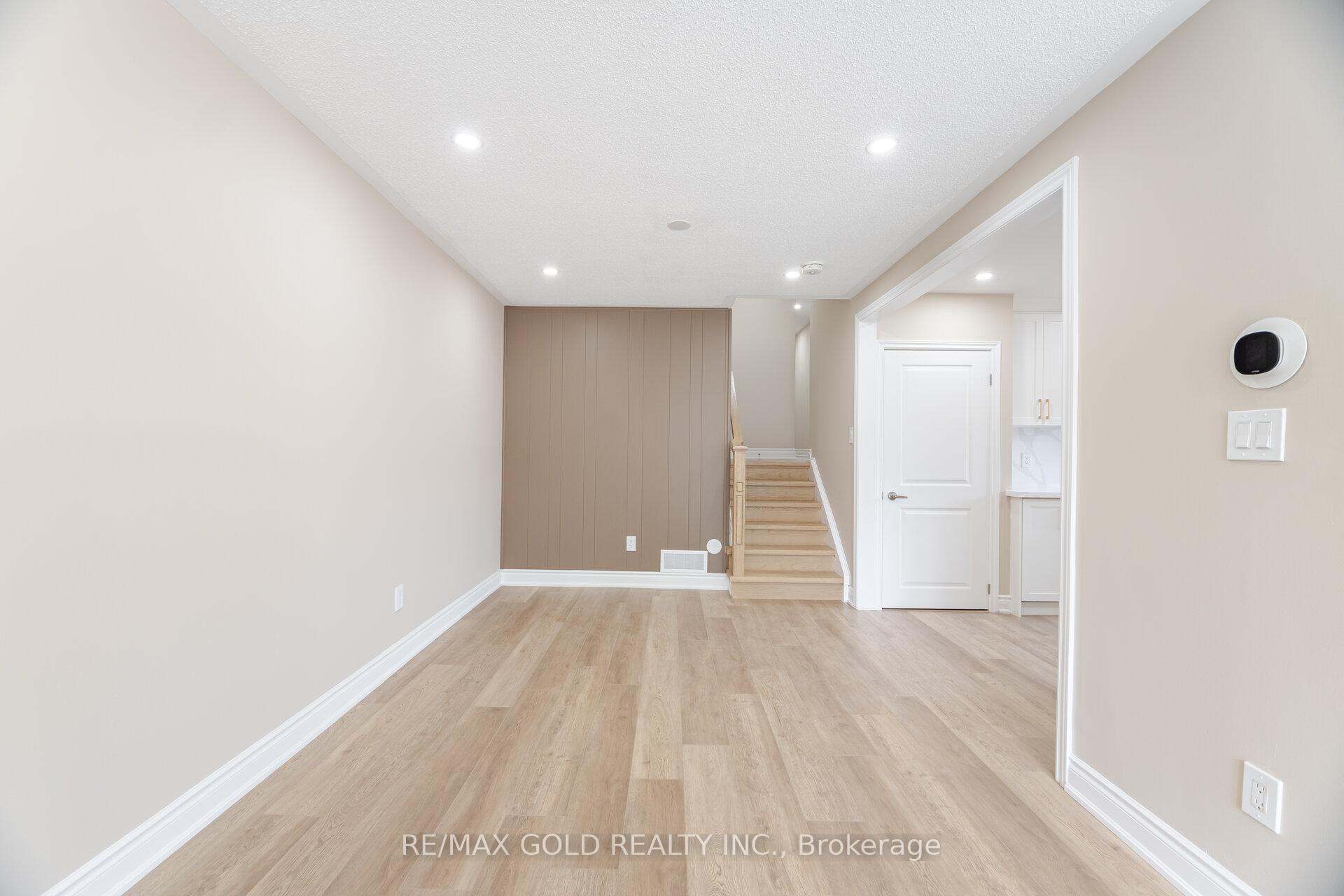 Photo 7 of 45 Darlington Crescent, Brampton, Southgate — HOMEH