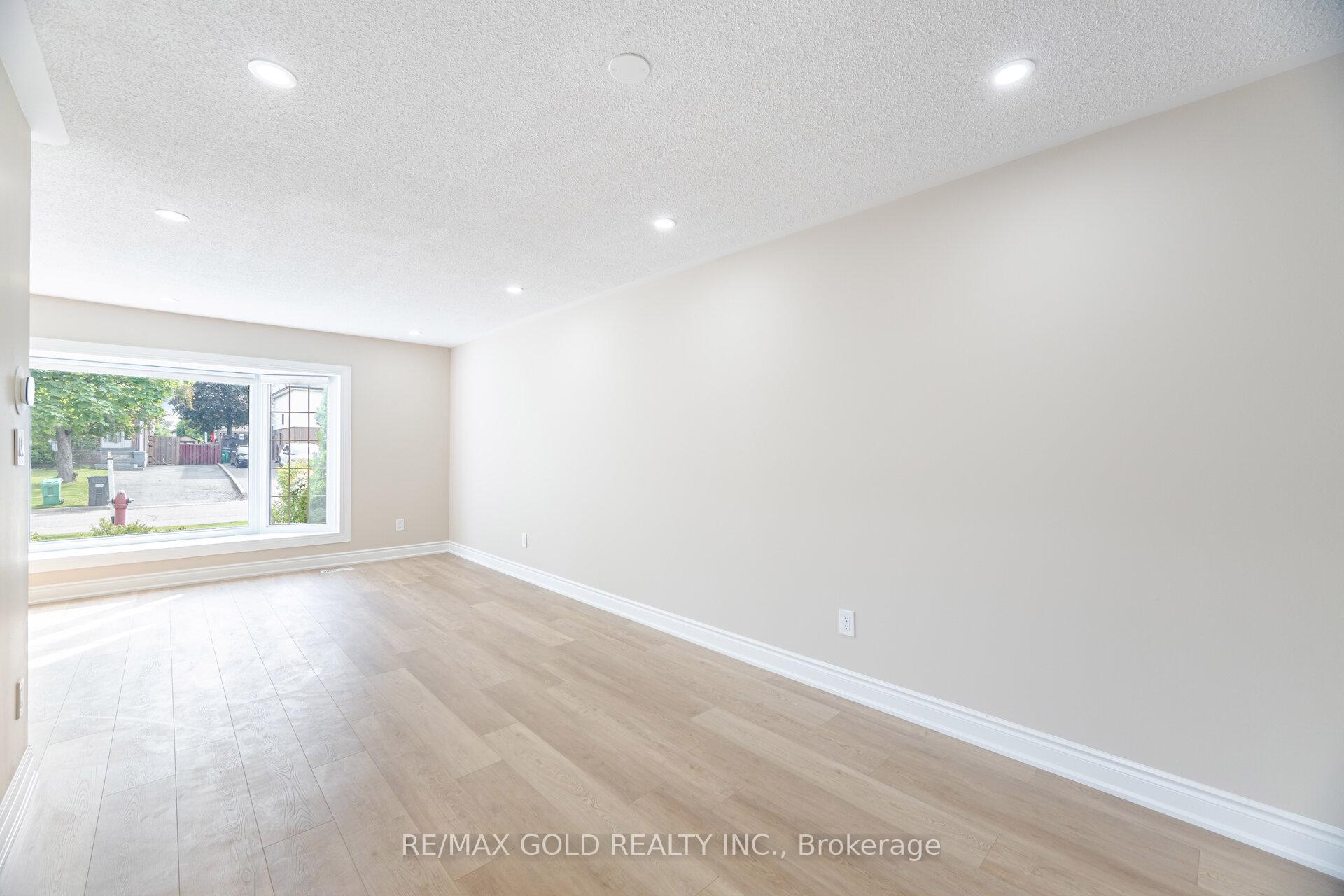 Photo 17 of 45 Darlington Crescent, Brampton, Southgate — HOMEH