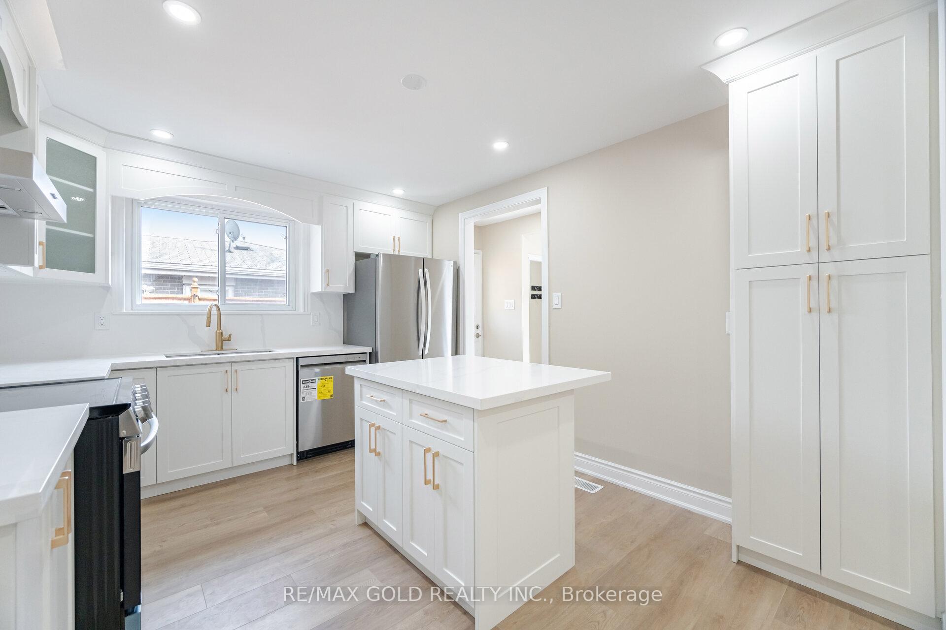 Photo 13 of 45 Darlington Crescent, Brampton, Southgate — HOMEH