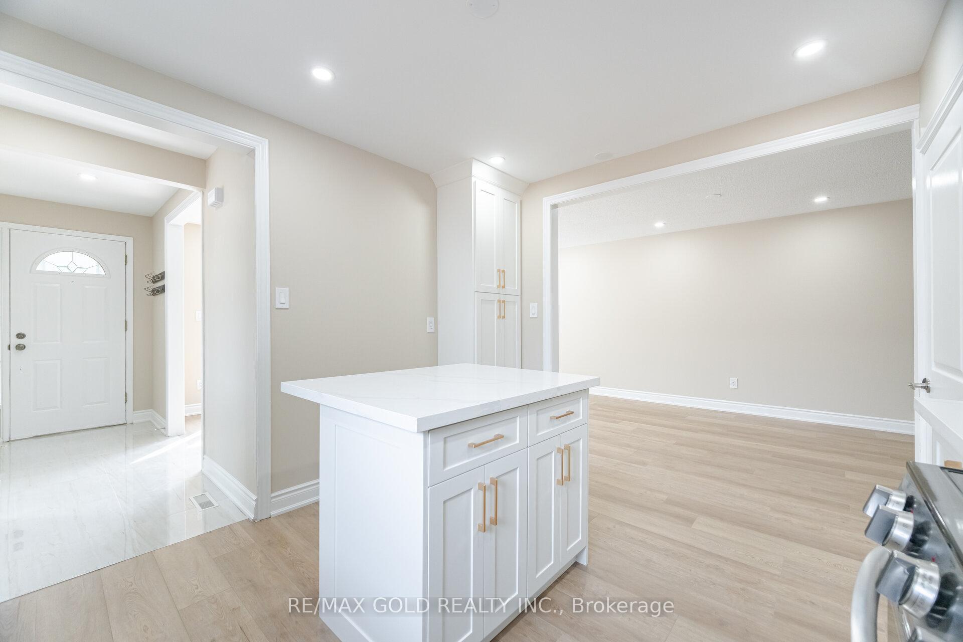 Photo 16 of 45 Darlington Crescent, Brampton, Southgate — HOMEH