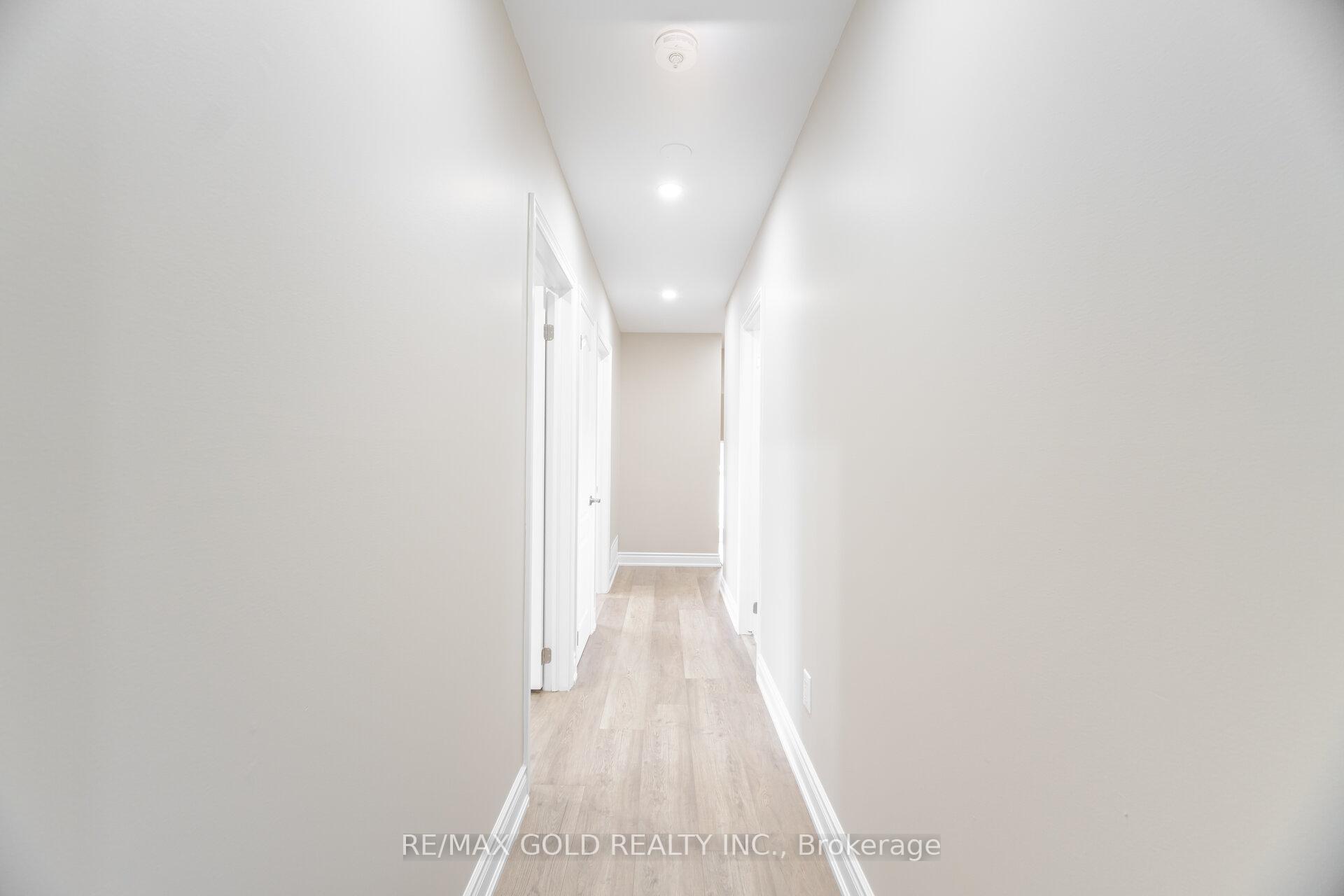 Photo 18 of 45 Darlington Crescent, Brampton, Southgate — HOMEH