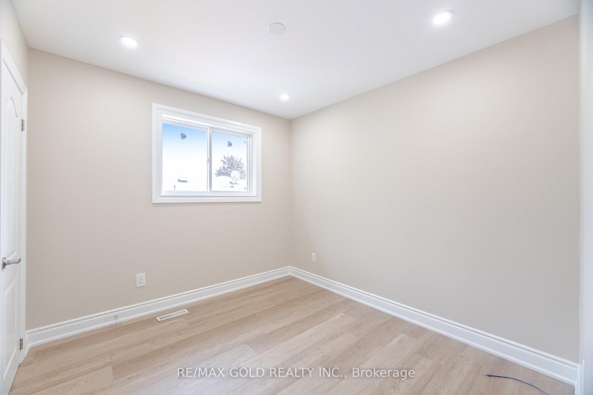 Photo 25 of 45 Darlington Crescent, Brampton, Southgate — HOMEH
