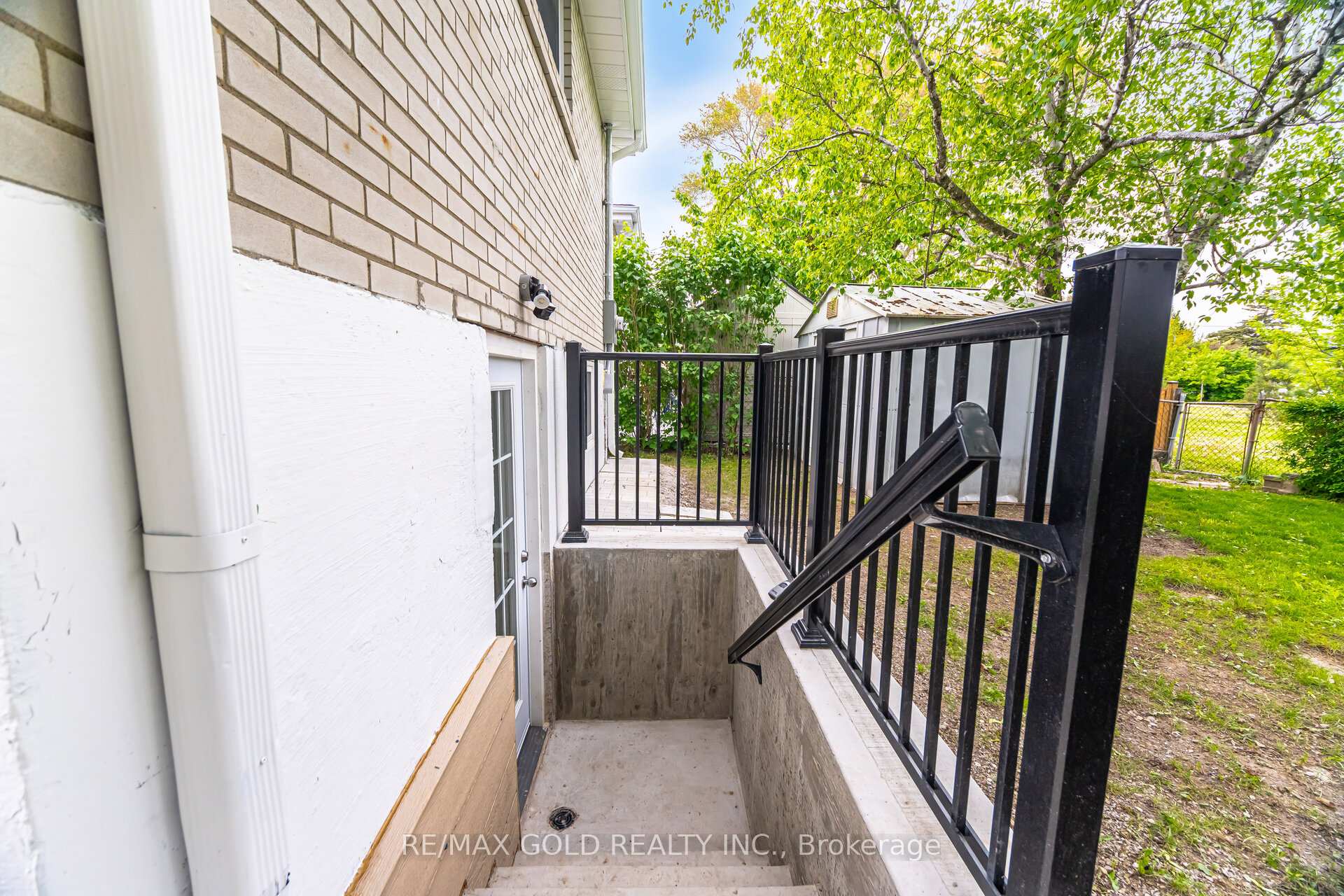 Photo 37 of 45 Darlington Crescent, Brampton, Southgate — HOMEH