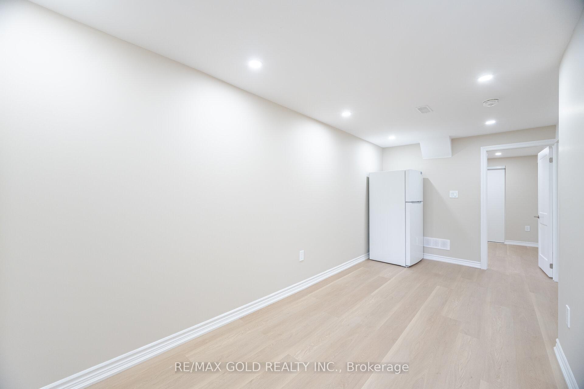 Photo 26 of 45 Darlington Crescent, Brampton, Southgate — HOMEH