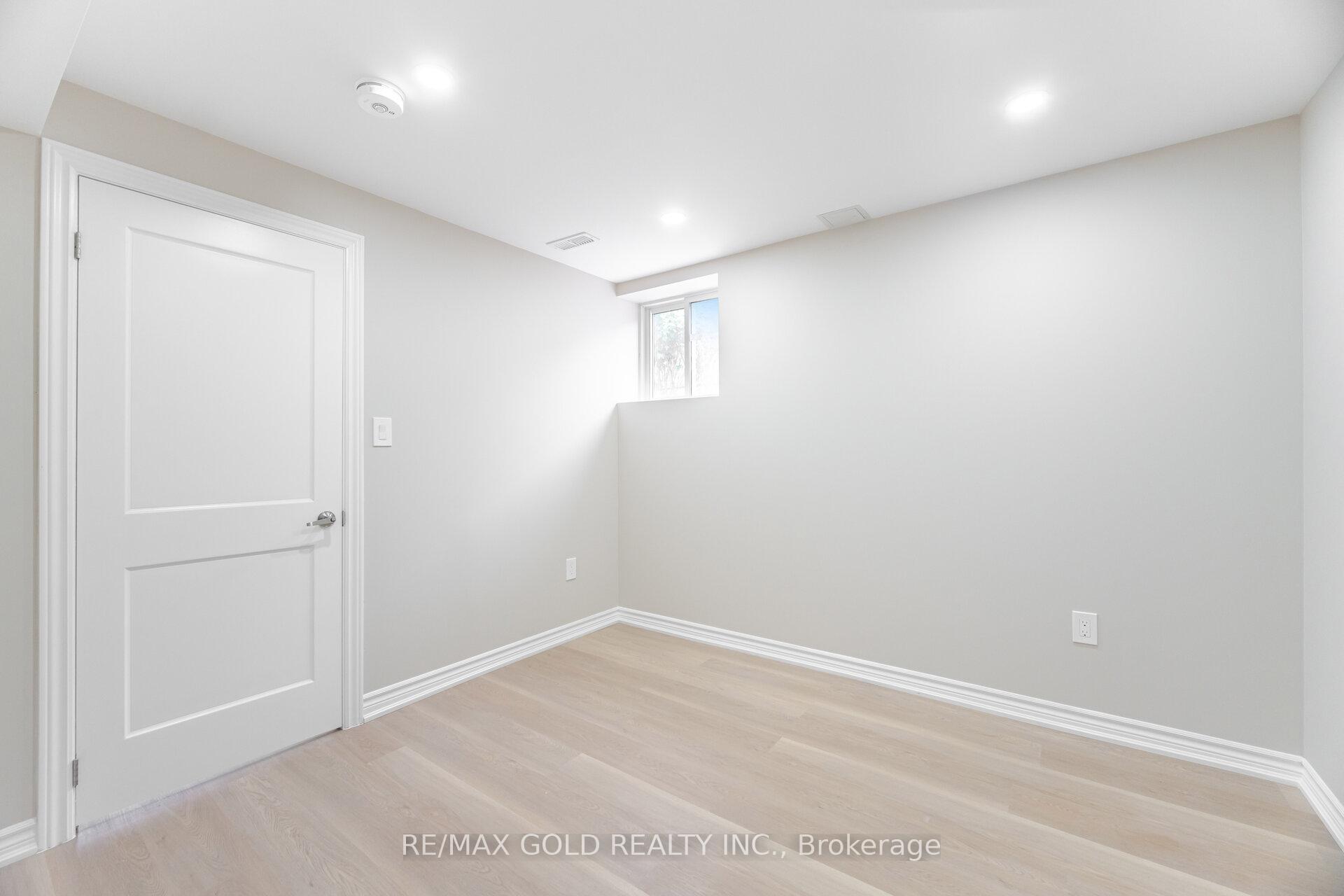 Photo 38 of 45 Darlington Crescent, Brampton, Southgate — HOMEH