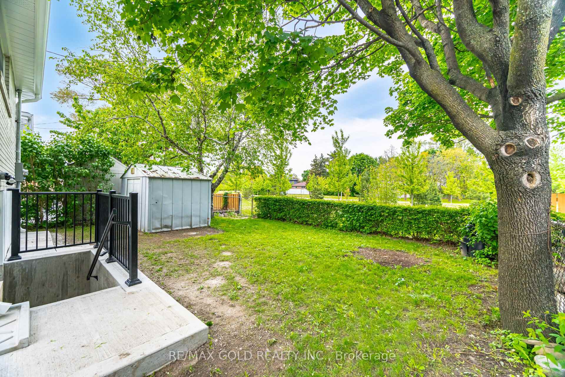 Photo 43 of 45 Darlington Crescent, Brampton, Southgate — HOMEH