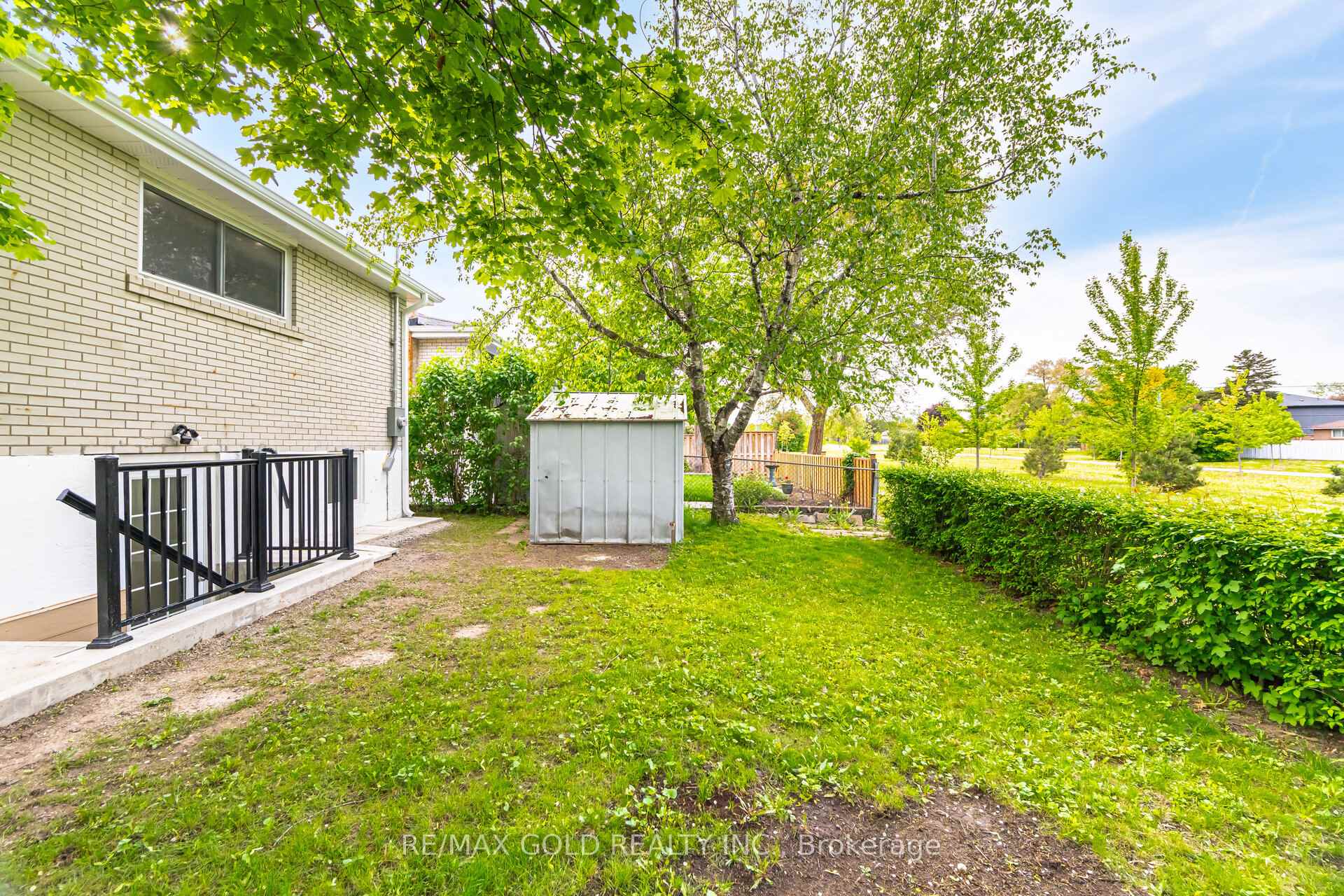 Photo 49 of 45 Darlington Crescent, Brampton, Southgate — HOMEH